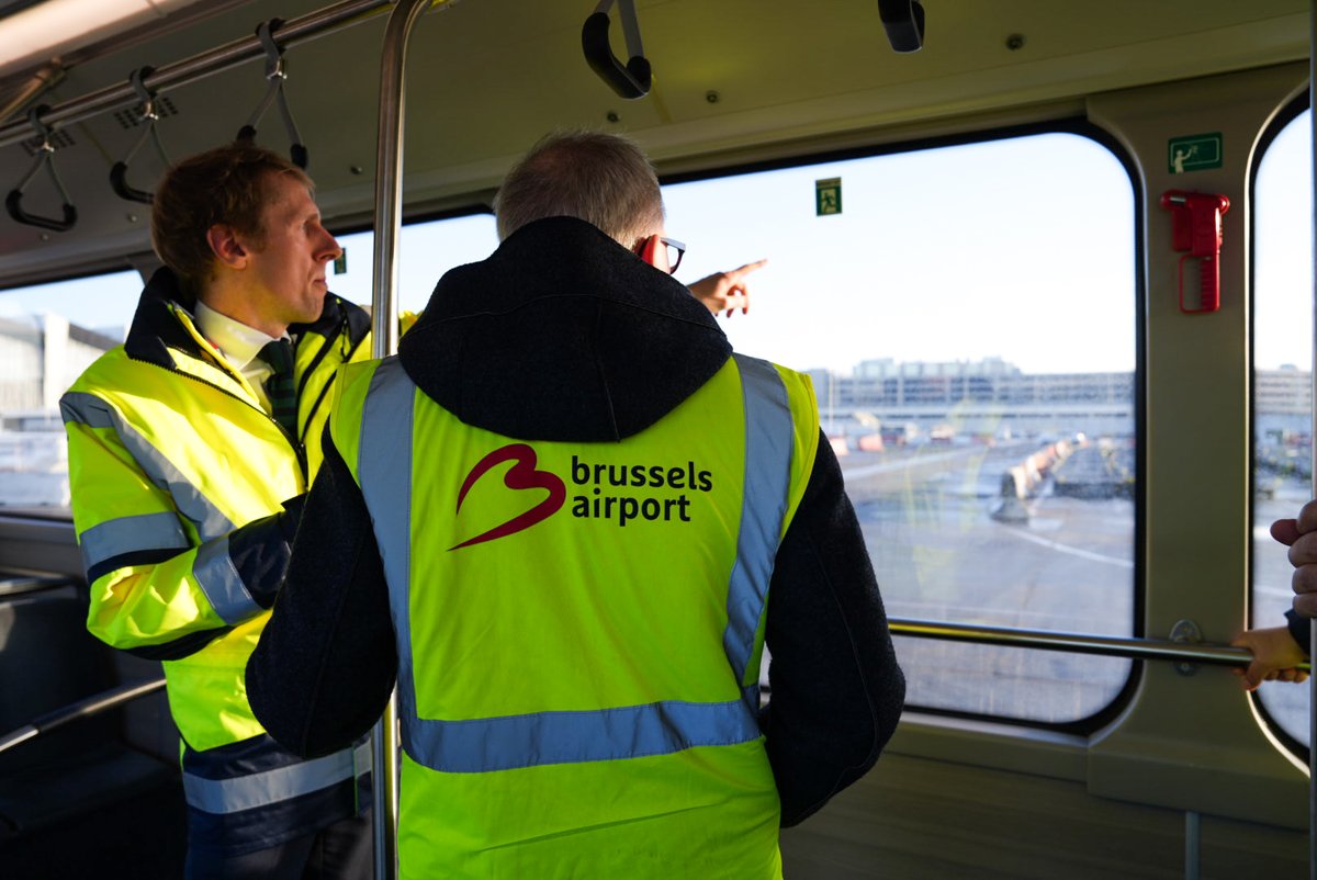 Thomas Vanwing (@thomasvanwing) on Twitter photo MP <a href="/MDiependaele/">Matthias Diependaele</a> bracht vrijdag een bezoek aan <a href="/BrusselsAirport/">Brussels Airport</a>, de tweede economische motor van Vlaanderen die onze regio direct met de wereld verbindt en essentieel is voor de exporteconomie. We kijken uit naar een constructieve samenwerking met de nieuwe #Vlareg! ✈️ MP <a href="/MDiependaele/">Matthias Diependaele</a> bracht vrijdag een bezoek aan <a href="/BrusselsAirport/">Brussels Airport</a>, de tweede economische motor van Vlaanderen die onze regio direct met de wereld verbindt en essentieel is voor de exporteconomie. We kijken uit naar een constructieve samenwerking met de nieuwe #Vlareg! ✈️