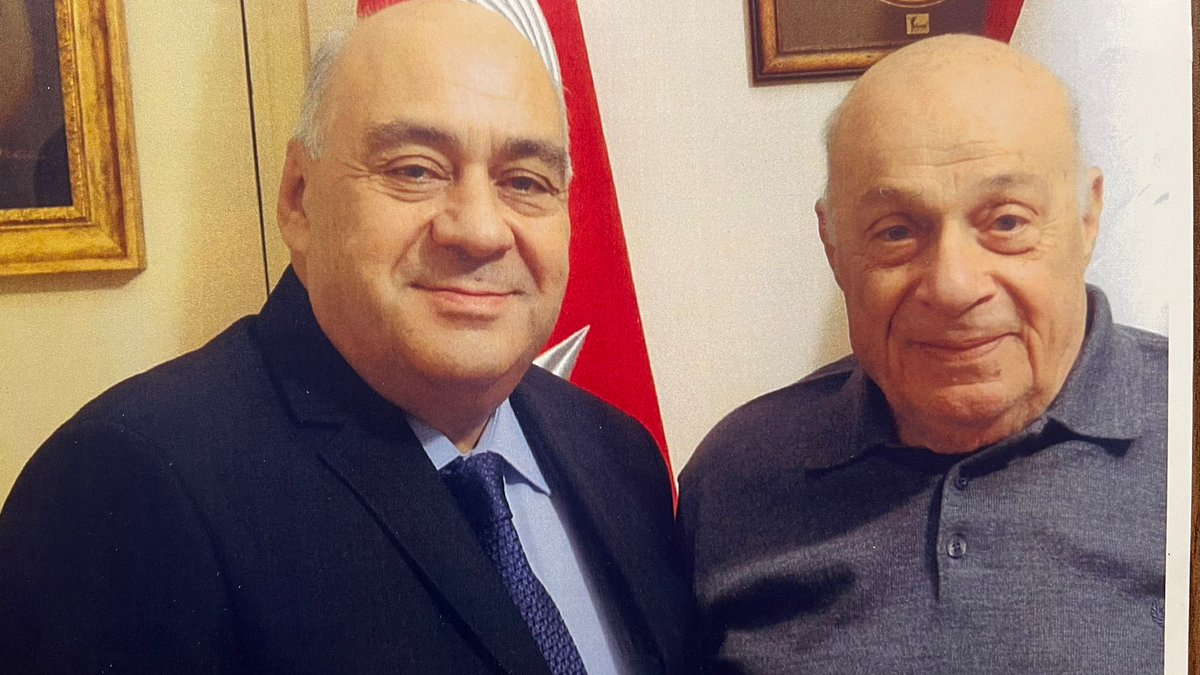 RehaArar's tweet photo. Bugün çalışma odamda, benim için çok değerli iki büyük insanın resmi asılı: Merhum Rauf Denktaş ve Sayın Besim Tibuk. Rauf Denktaş'ı, 13. ölüm yıldönümünde rahmet ve özlemle anıyorum. 

#RaufDenktaş https://t.co/jMDVEdnJFJ