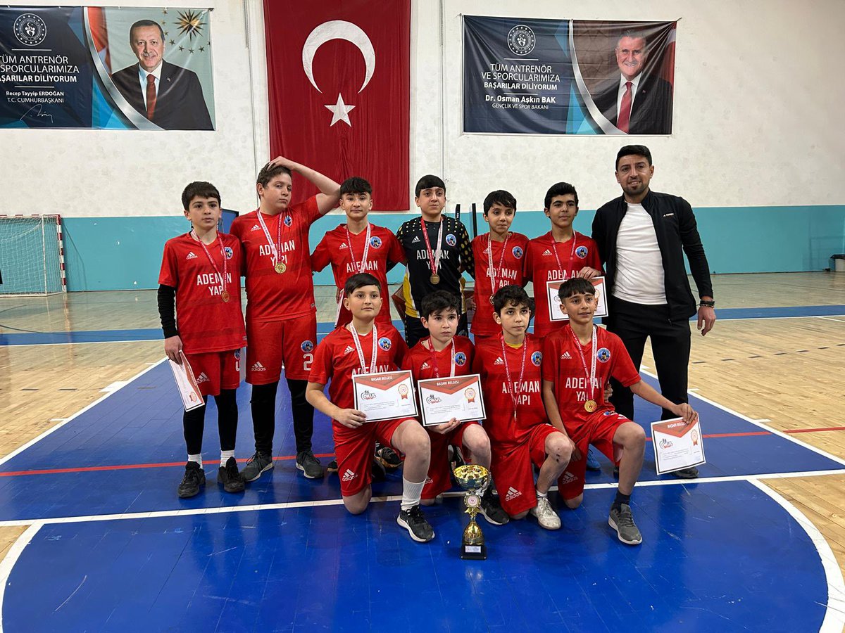 Ağrı il genelinde yapılan Yıldızlar Futsal Müsabakasında  il birincisi olan öğrencilerimizi tebrik ederiz. <a href="/agrimem/">AĞRI MEM</a> <a href="/hasan_kokrek/">Hasan Kökrek</a> <a href="/aatilla04/">Abdullah Atilla</a>