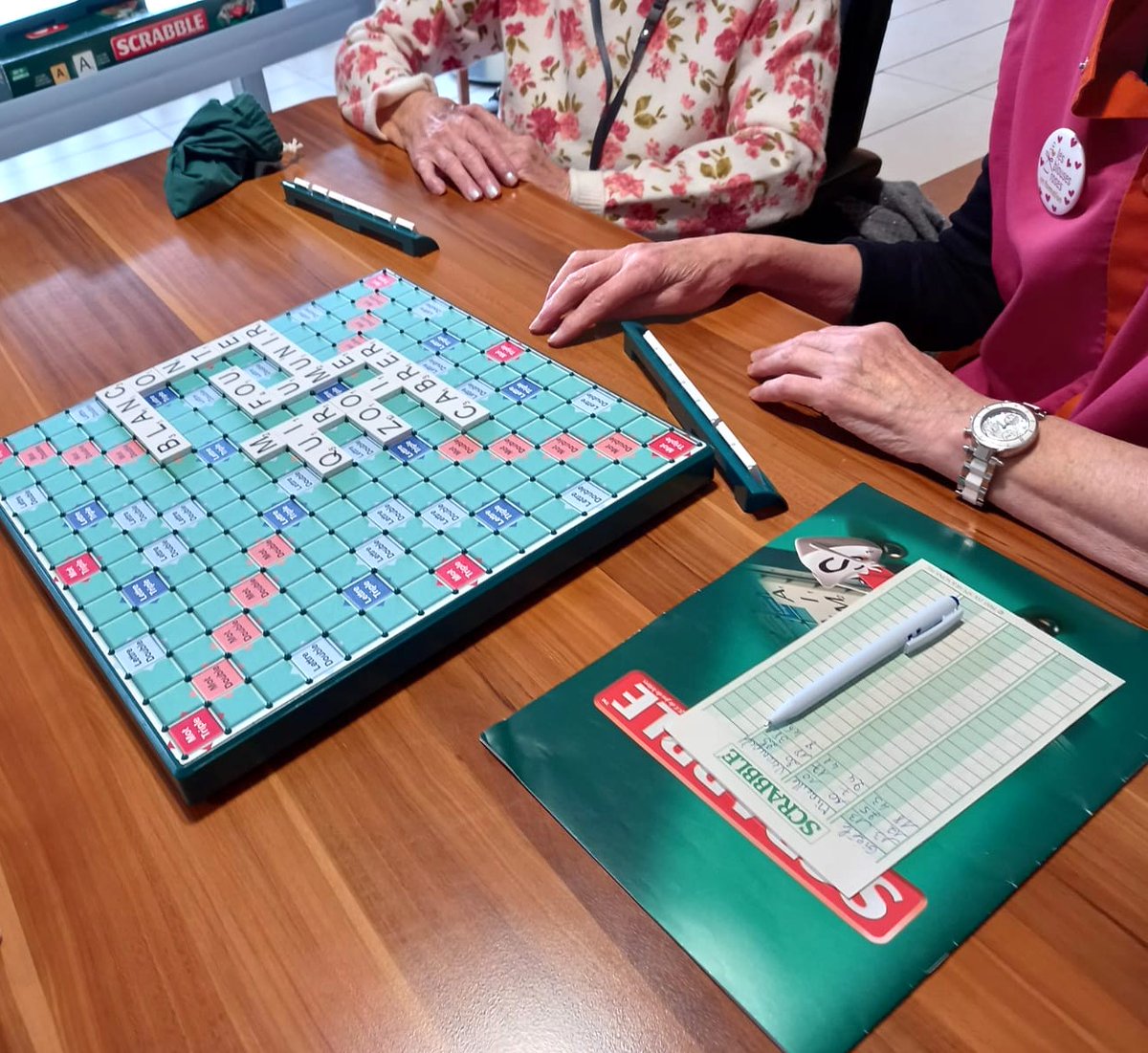 ❤️ Retrouvailles intergénérationnelles ❤️
Nos animations en #EHPAD reprennent avec enthousiasme : jeux, ateliers, cours d’anglais ou moments musicaux… Les sourires illuminent les visages 🫶
#Solidarité #LesBlousesRoses