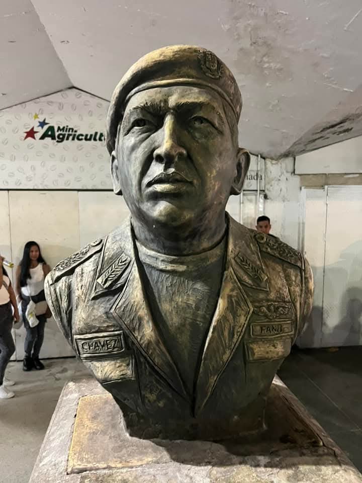 BANDA_BASSOTTI's tweet image. 3 giorni intensi. Il #FestivalMundialAntifascista a #Caracas ha raccolto più di 1000 #compagni da tutto il mondo....Grazie al Governo del #Venezuela per averci invitato. Viva il #ComandanteChavez e Viva il #PresidenteMaduro.
#AVANTIUNITI ✊🏽

👉🏽 facebook.com/share/p/1WxvCw…