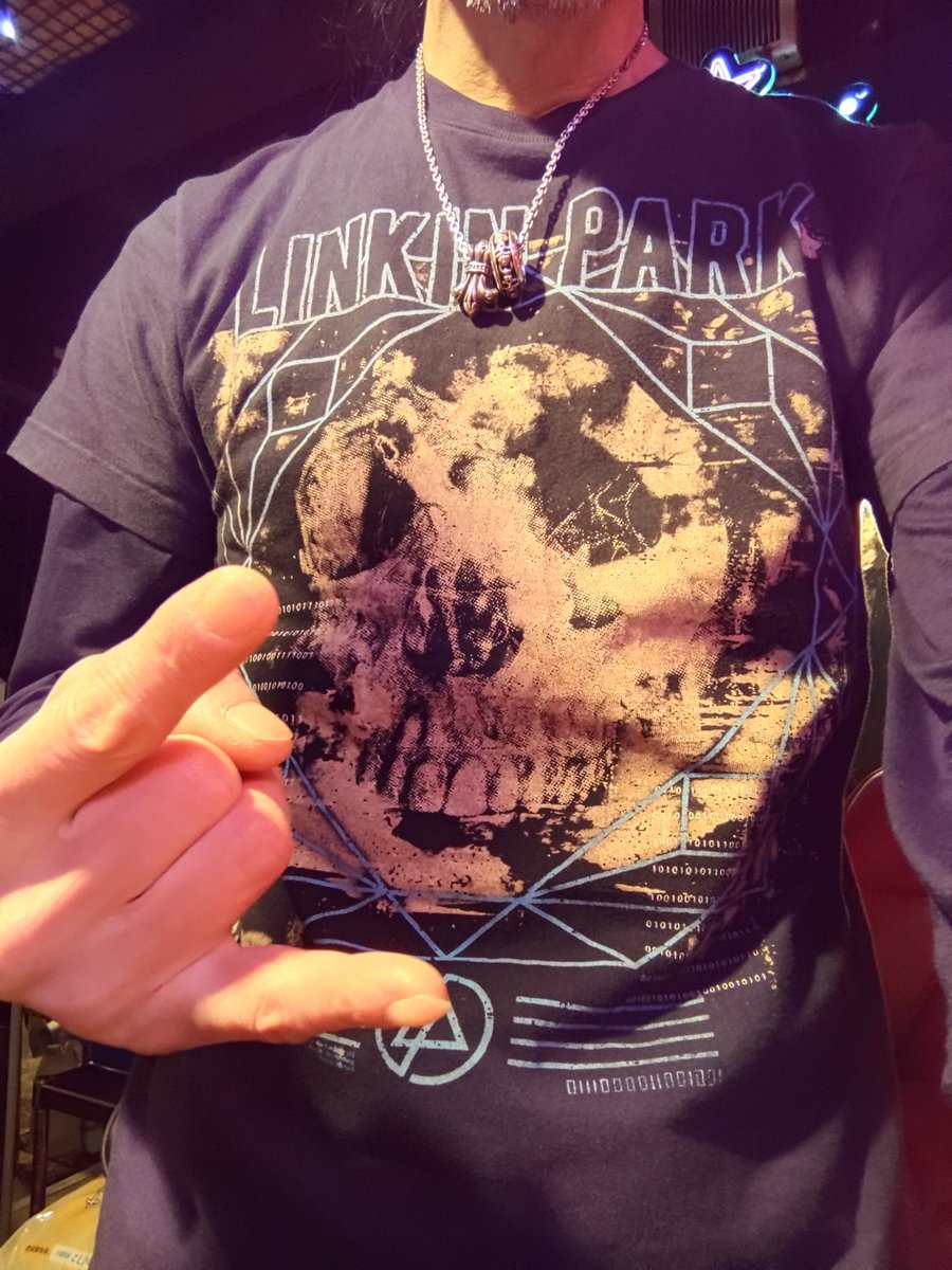 nyoromatsumoto's tweet photo. 今日のTシャツ
#Linkimpark
#ロックTシャツ
#メタルTシャツ
#バンドTシャツ
#rock
#hardrock
#heavymetal
#alternativerock
#lovetrain
#錦bar
#錦バートライアルパスポート
#名古屋錦
#カラオケバー
#旅する錦
#大人のたまりbar https://t.co/U5NccY15Hn
