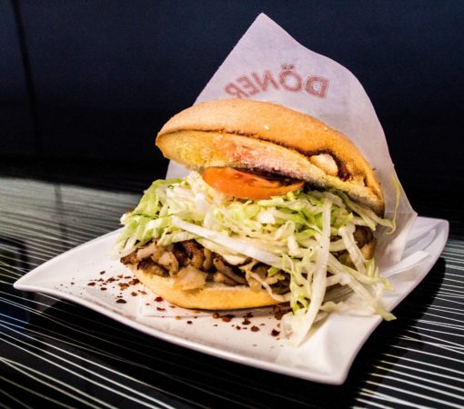 SibirischerGott's tweet photo. Am liebsten esse ich Kebap wo Salzburg Hbf. Bin da Stamm Gast 
#twitch #eu #leckeres #essen https://t.co/Quo5pqkRp7