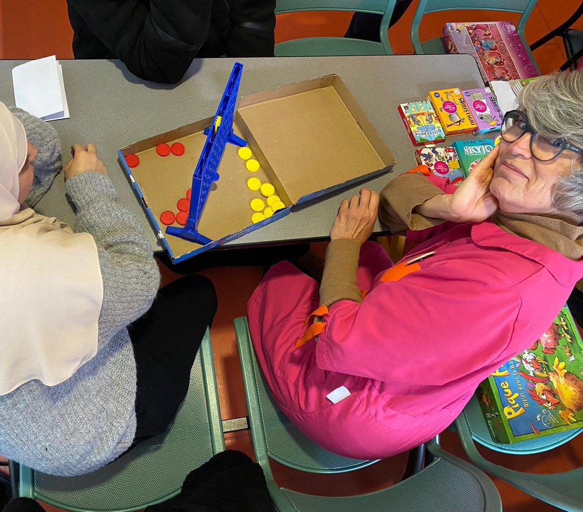 🧩 Les rires des enfants hospitalisés résonnent à nouveau 🧩
De retour après les vacances, nos Blouses Roses se mobilisent : puzzles, jeux et éclats de rire au programme 🫶 Merci à nos #bénévoles pour leur engagement 🙏
#Solidarité #LesBlousesRoses