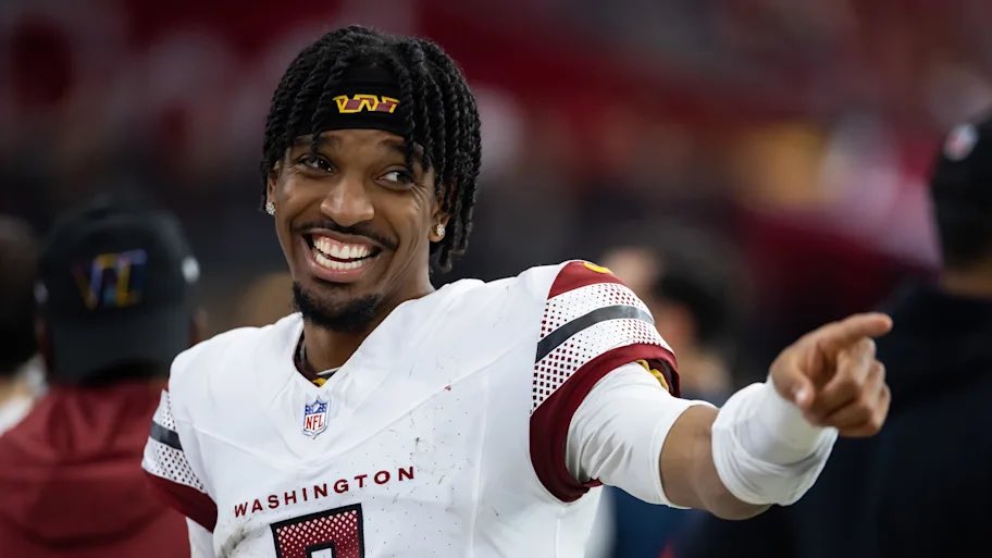 DCsportsXP's tweet image. Jayden Daniels helping the Buccaneers get into the playoffs with a game-winning drive against ATL, just to eliminate them with a game-winning drive in the Wild Card… is nasty work 🥶 #RaiseHail