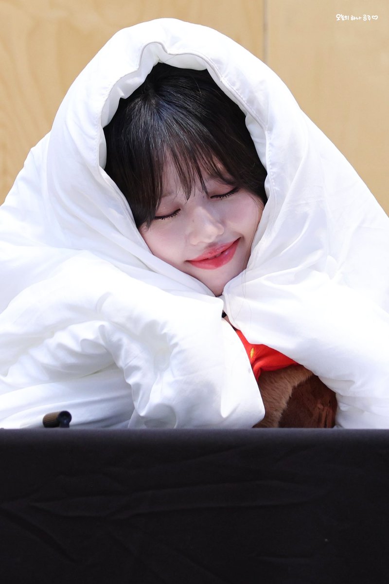 240831 HQ

공주님 왤케 귀엽지..?

#아일리원 #ILY1 #アイリーワン
#하나 #HANA #ハナ