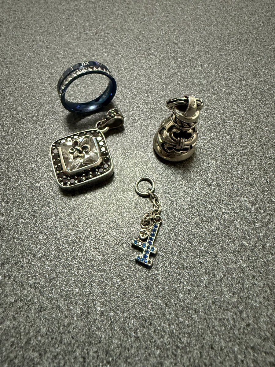 dartswakuwaku's tweet photo. 閉店前にsilver BOXに行ってきました!
やっぱり百合買っちゃうよね😓😓😓
ありがとうございました
#silverbox
#アクセサリー https://t.co/SUX5d3sduA