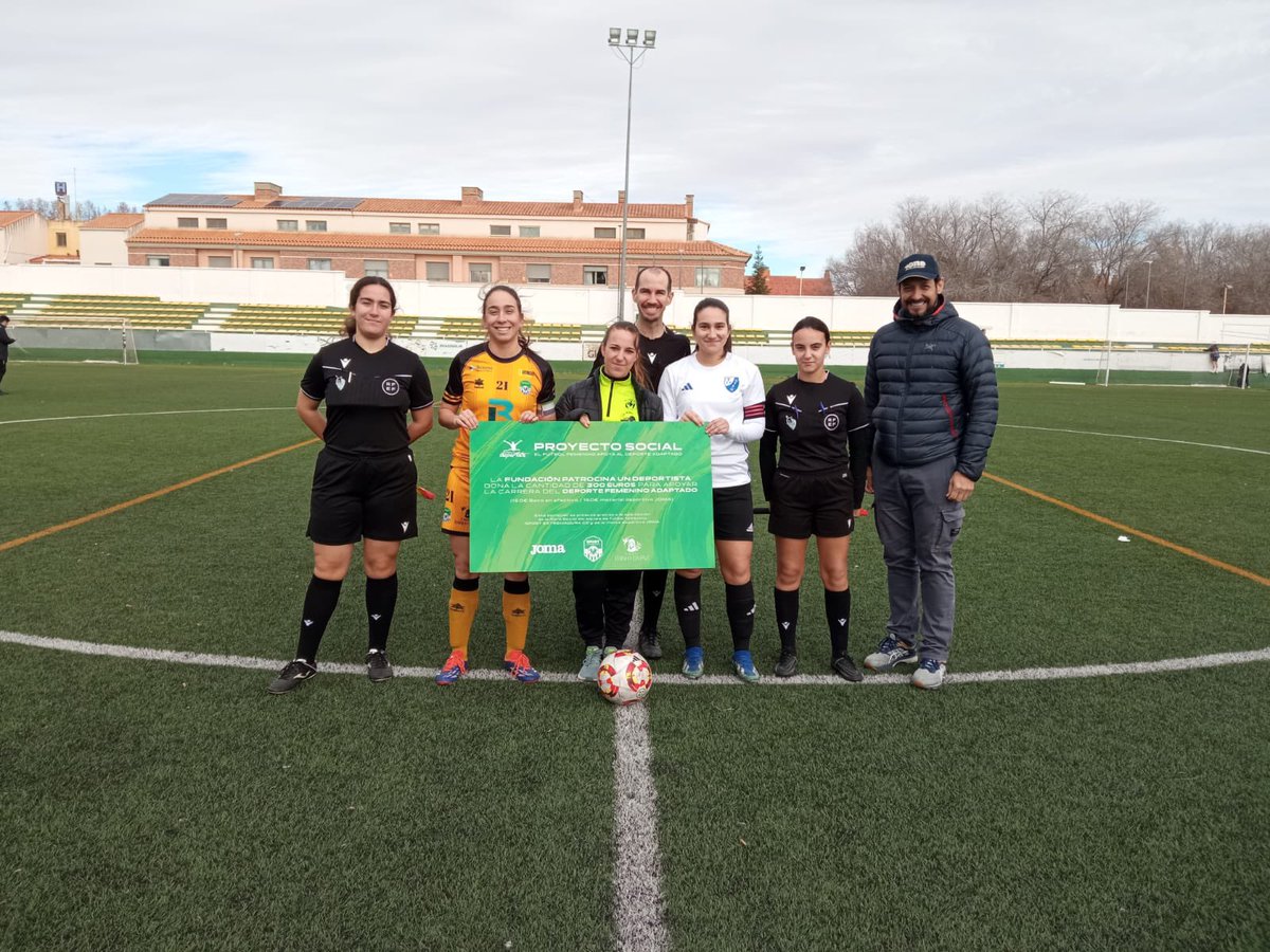 Patrocina1Depor's tweet photo. La deportista Mireia Guijarro ha sido la primera deportista becada tras la vuelta al campo después de Navidad 🤩 ¡Enhorabuena, Mireia! ¡Eres una crack! 💥
¡Seguimos trabajando en el deporte femenino! @SportExCD @JomaSport
#p1d #sportextremadura #joma #futbolfemenino https://t.co/4xMWnCEF9q