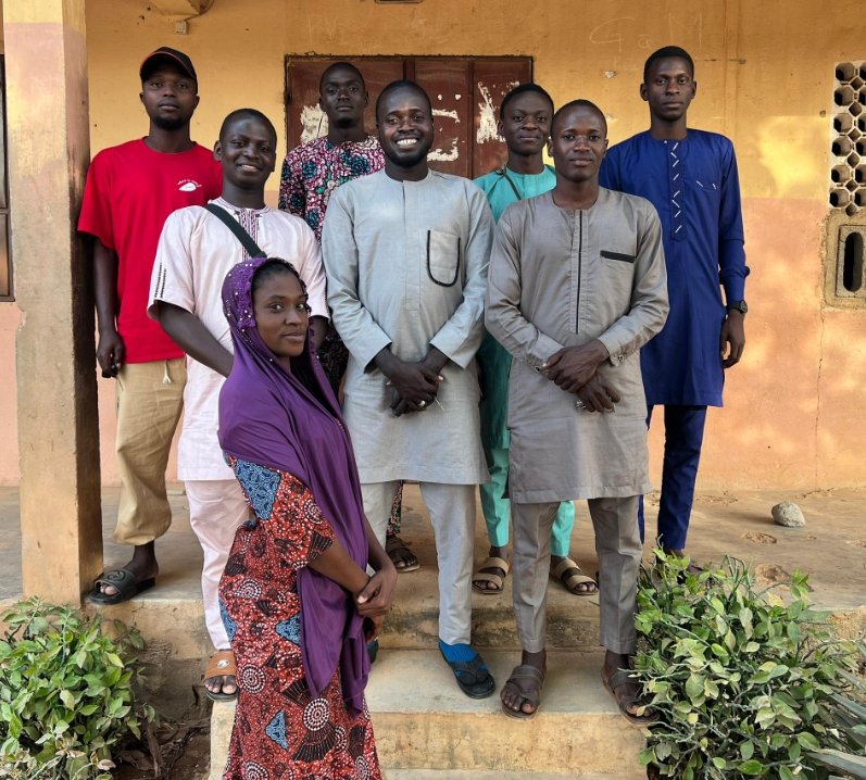 charaf_yarou's tweet photo. L'Assemblée générale de l'#ONGTonkouro s'est tenue le Samedi 21 Décembre 2024 à l’école Primaire publique de Wokodorou .
La séance a été présidée par Mr Loukmane, qui a ouvert la réunion à 15h 00h par un chaleureux mot de bienvenue adressé aux membres présents. (1) https://t.co/eHeLkB6tGF