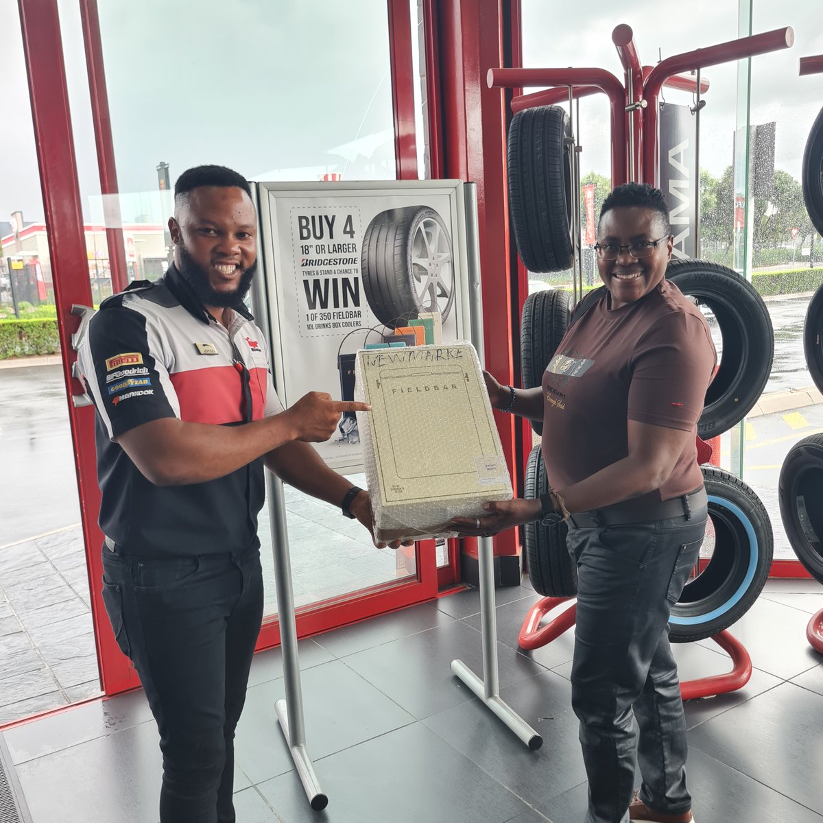 TigerWheelnTyre's tweet photo. π Congratulations! π
Priscilla Nkabinde is all smiles collecting her stylish #Fieldbar 10L Cooler! Thank you for choosing #TigerWheelnTyre and premium #BridgestoneTyres for your journey. ππ¨
#TigerWheelnTyreNewmarket #LetsGoTogether https://t.co/6PlWvop1c5