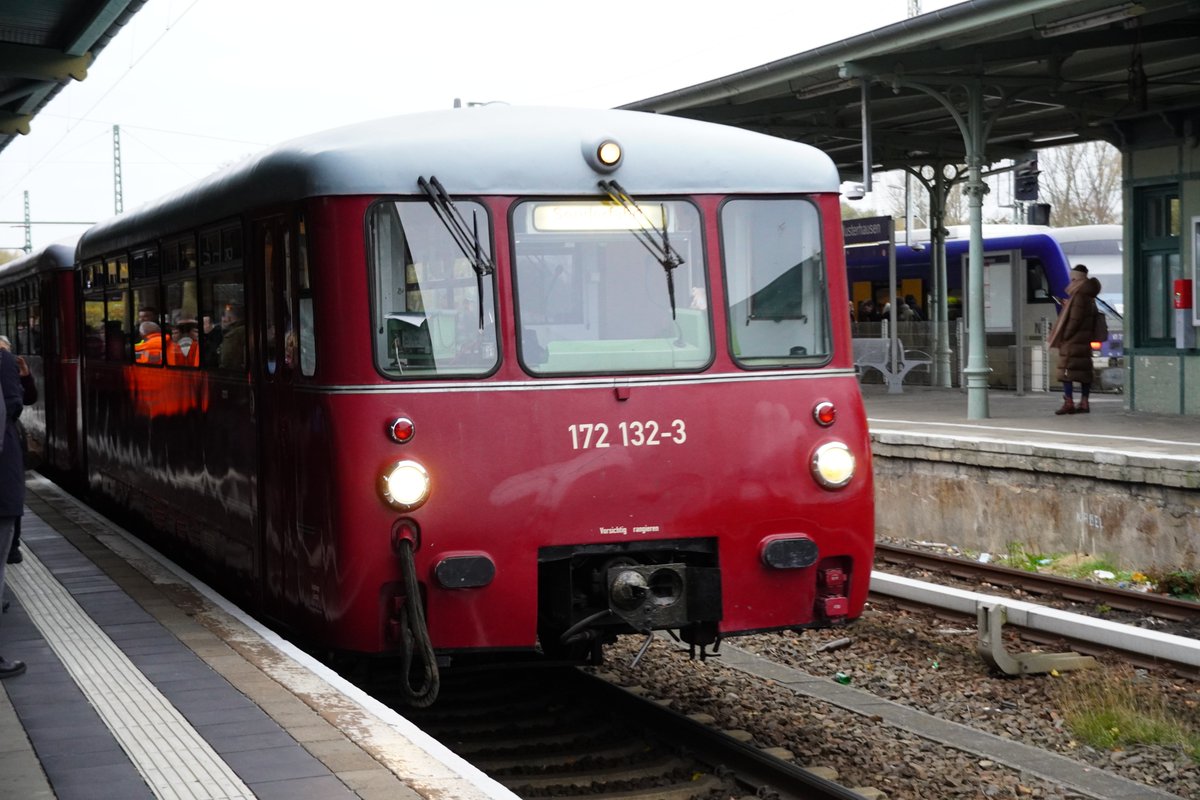 berlinerspargel's tweet photo. Lieber Kollege aus dem Norden!
Bei Wagenmangel helfen wir aus dem Osten doch gern mal aus. In diesem Sinne "Fahrt frei"! https://t.co/Tou04WZRMt