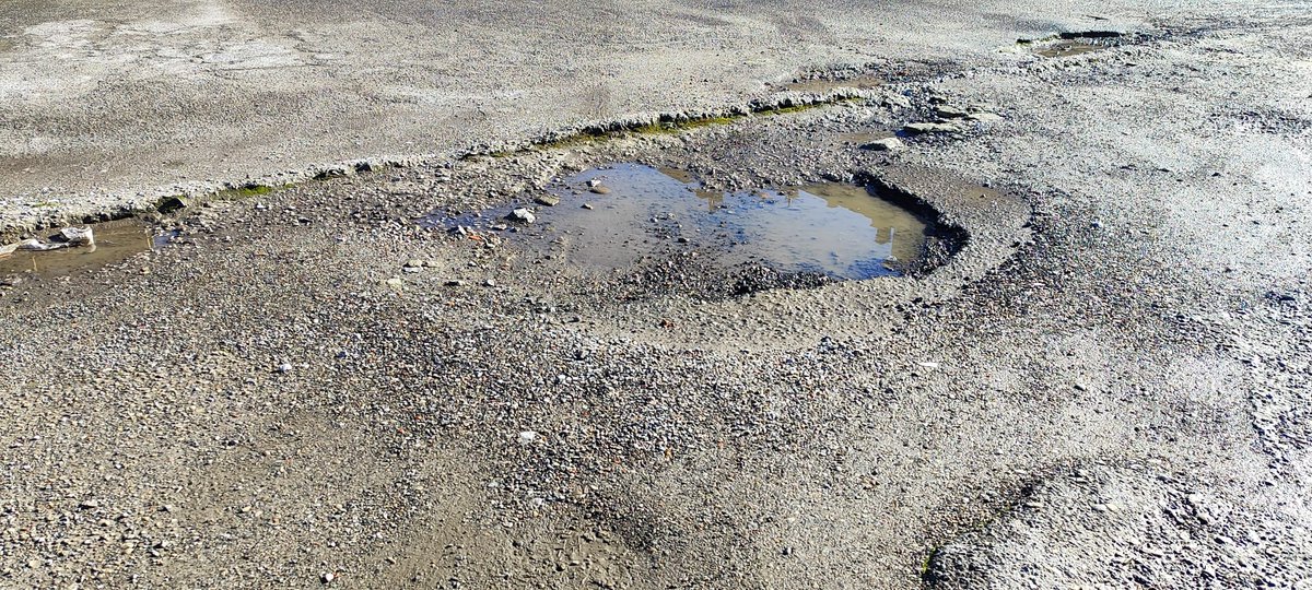 IUSamartin's tweet photo. 🚧 IU SAMARTÍN PROPONE MEJORAR LOS APARCAMIENTOS EN SITUACIÓN CRÍTICA 🚧

- Hace menos de un mes reclamamos al @SanMartin_ayto la necesidad de actuar en el aparcamiento del antiguo instituto de El Entrego. Abrimos 🧵👇🏻 https://t.co/Rlgu0yd7sg