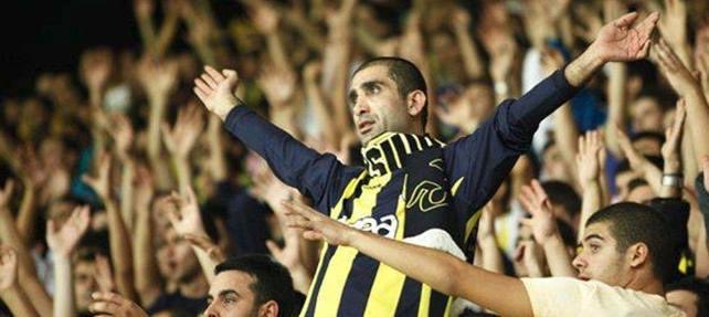 AdemKoz's tweet photo. Fenerbahçe tribünlerine yıllarca emek vermiş, tribün kültürüne abilik, kardeşlik ve dostluk katan, sevgili Sefa Kalya’yı aramızdan ayrılışının yıl dönümünde sevgi, saygı ve özlemle anıyoruz.

“Seni yaşatacak neler var neler… Bir gün gitsen bile hatıran yeter.”

Mekânın cennet olsun güzel dost…

#SefaKalya