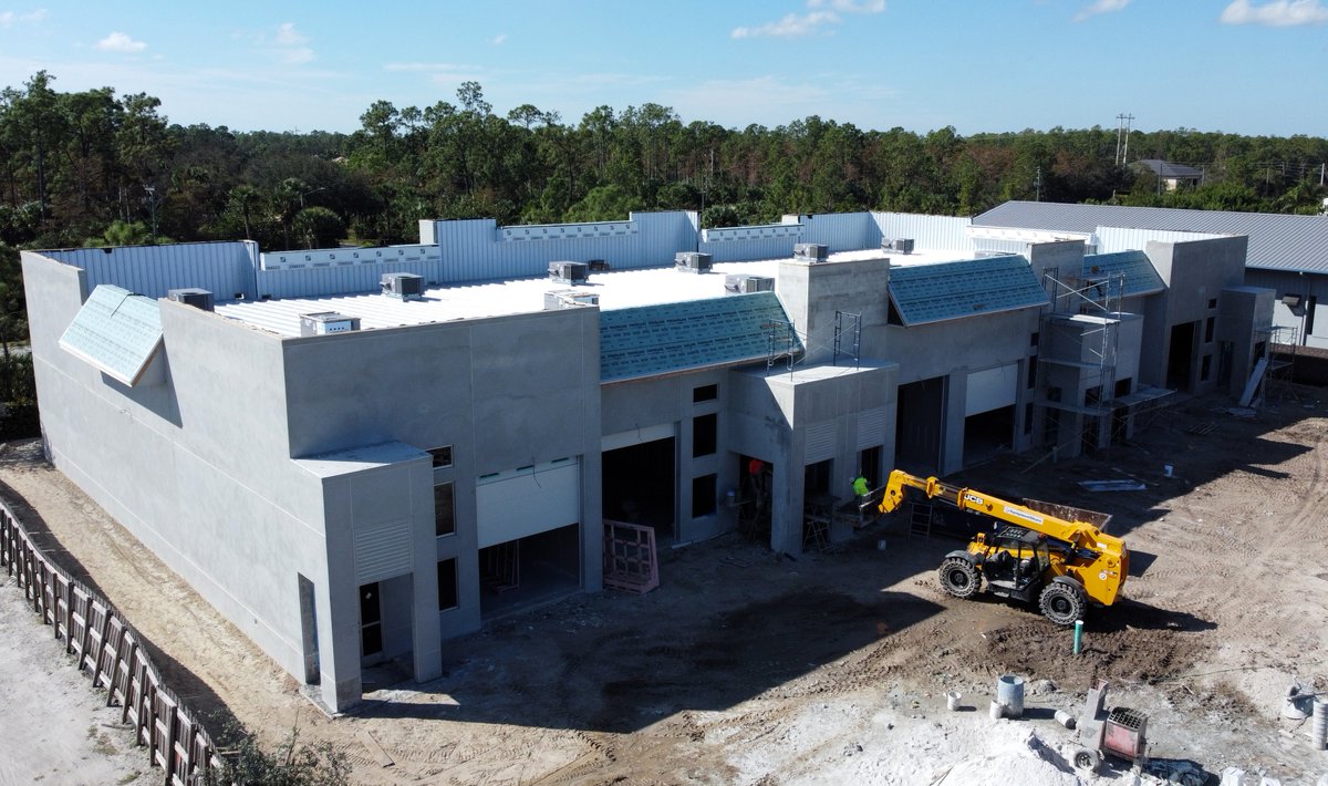 realty_bartley's tweet photo. Tired of outdated and inefficient workspace? It's time to upgrade! Tollhouse Flex Suites offers modern industrial space with flexible layouts, high ceilings, and convenient loading. Our Naples location is perfect for businesses seeking a professional and functional environment. https://t.co/GtC0tt1dFf
