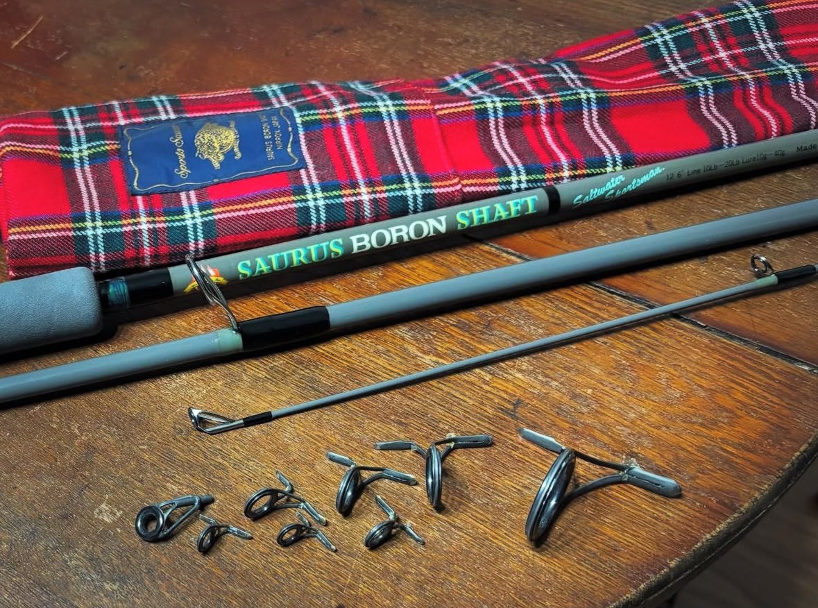 l_r_factory's tweet image. 《KIW様分》

【Sports SAURUS Saltwater Sportsman 12'6"】

☆既存のチタン/sic SVガイドを取り外し→ チタン/トルザイト Kガイドに換装。使用スレッド:Black

詳細↓
instagram.com/p/DEwtVS0vd-C/…

#lr_custom_rod
#customrod
#カスタムロッド