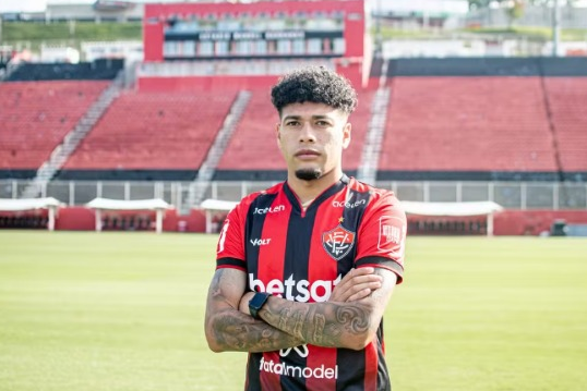 GabrielleeGomes's tweet photo. 🚨Sem acordo com o Athletico, Vitória recua por Mastriani

Rubro-Negro segue no mercado em busca de um centroavante, mas ainda não tem um nome

➡️Sobre Machado: por causa disso, Machado permanece no Vitória, até a diretoria achar uma outra solução.

>>>https://t.co/8VLqSCpbZy https://t.co/5jGeMZz3xo