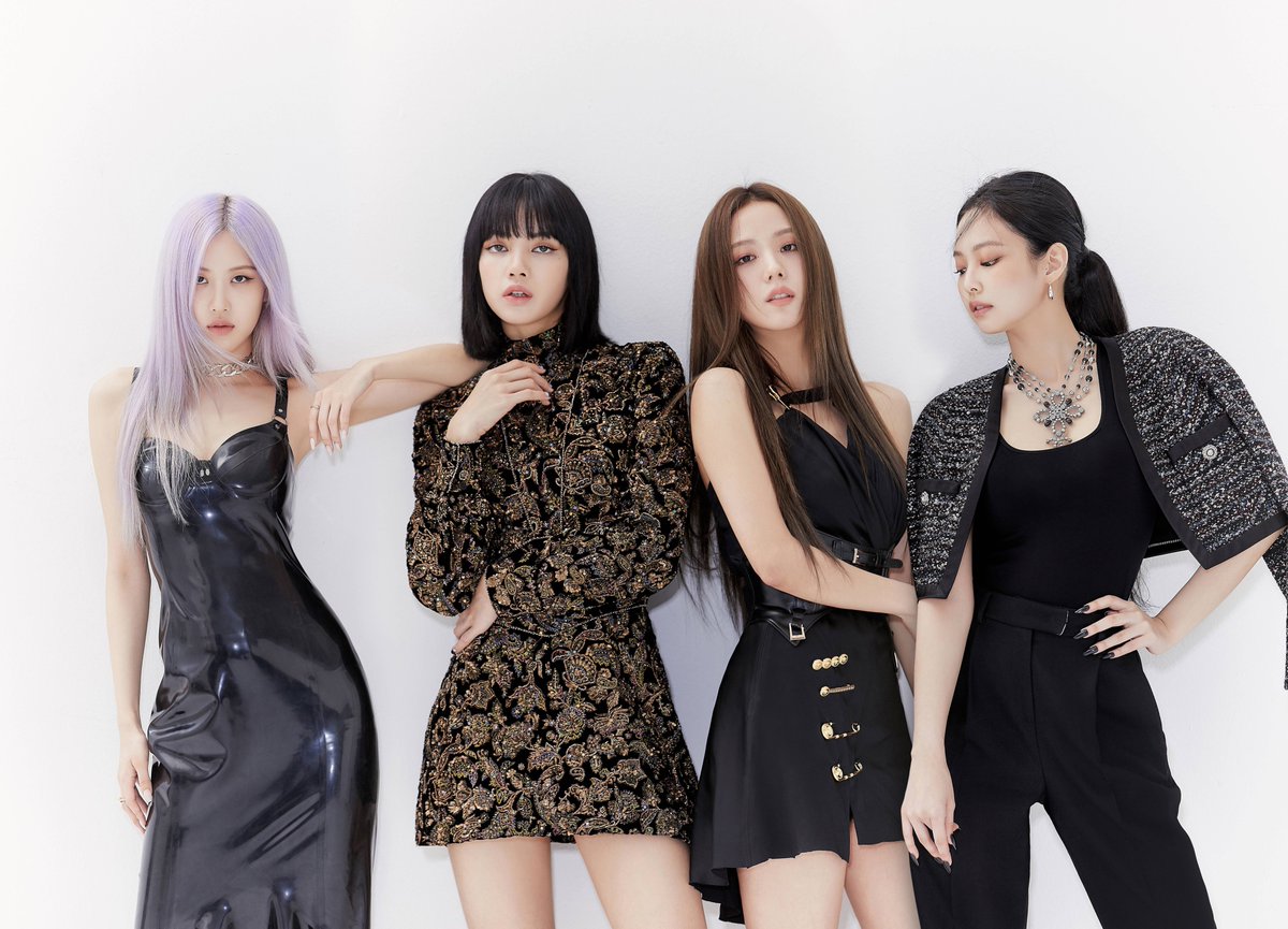 lovskpinks's tweet photo. El 2025 es el año de BLACKPINK

— JISOO: 
- Regreso a la actuación
- Música como solista 

— JENNIE 
- Lanzamiento de álbum debut 
- Presentación en Coachella 

— ROSÉ
- Presentación en: 
— Festival GMO SONIC
— Le gala des pièces jaunes
- ROSIE (deluxe) 

— LISA 
- Debut actoral 
- Lanzamiento de álbum debut 
- Presentación en Coachella 

— BLACKPINK 
- Regreso luego de 3 años 
- Gira mundial