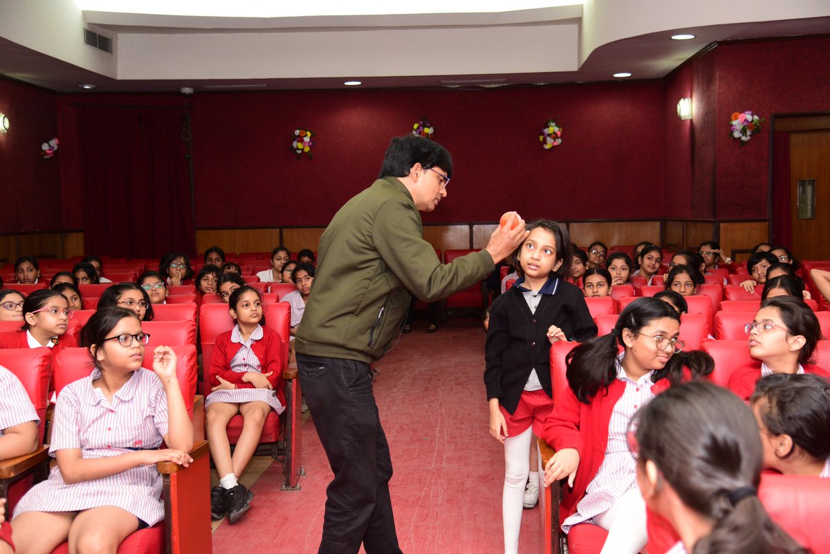 BITMKolkata's tweet image. #ScienceDemonstrationLecture on #Eclipses for students of Modern High School for Girls at @BITMKolkata,a Unit of @ncsmgoi, @MinOfCultureGoI - on January 13, 2024.

#BetiBachaoBetiPadhao @PIBCulture