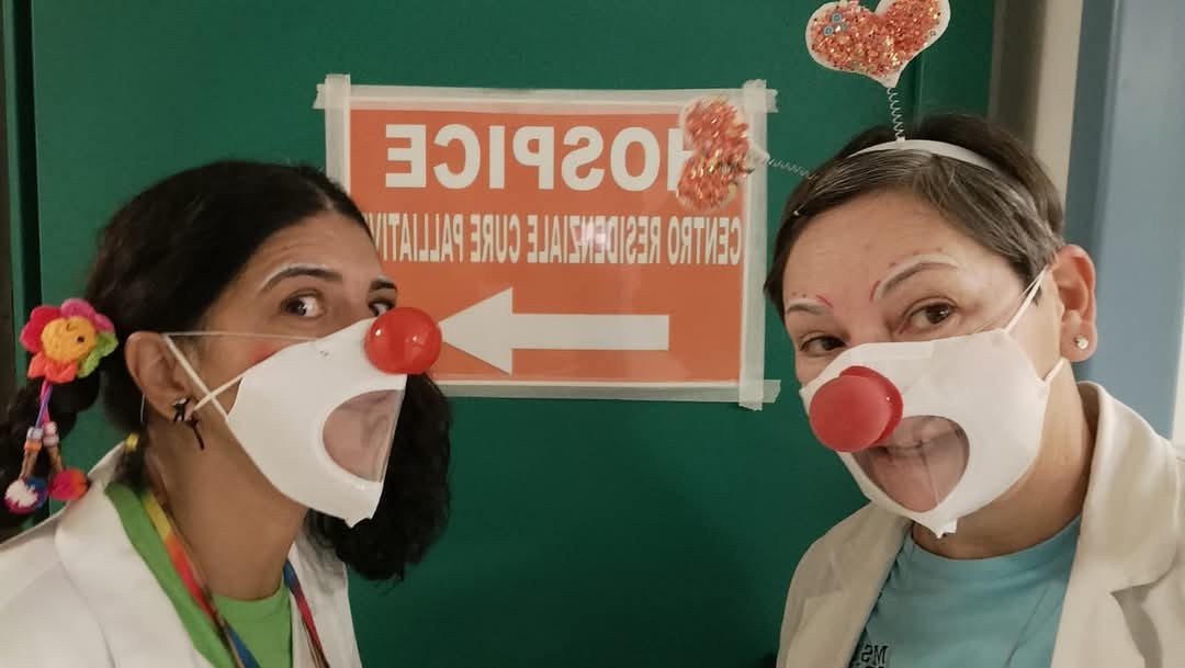 Appuntamento del sabato 🤩
Questa volta erano di turno le dottoresse Ansiolix, Maravigliosa e Sbadatina, con loro il dottor Cric 🎈

In Valle d'Aosta un grande appuntamento è la Fiera di Sant'Orso, quindi che ne dite di aiutarci?🫧
Preparatevi a cercare le opere a tema clown 🤡