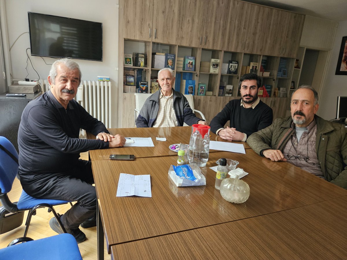 KOMÎTA RÊVEBİR A WAKFA RİYA AZADÎ KOM BÛ
Komîta Rêvebir a Wakfa Riya Azadî di roja 12 ya meha Çileyê Paşîn li Enqerê di navenda Wakfê da kom bû, kar û xebata 3 mehên dawî ji ber çav derbaz kir û bo dahatû biryarên teze stendın.
Kemal Burkay
Serokê WRA
12- 1- 2025