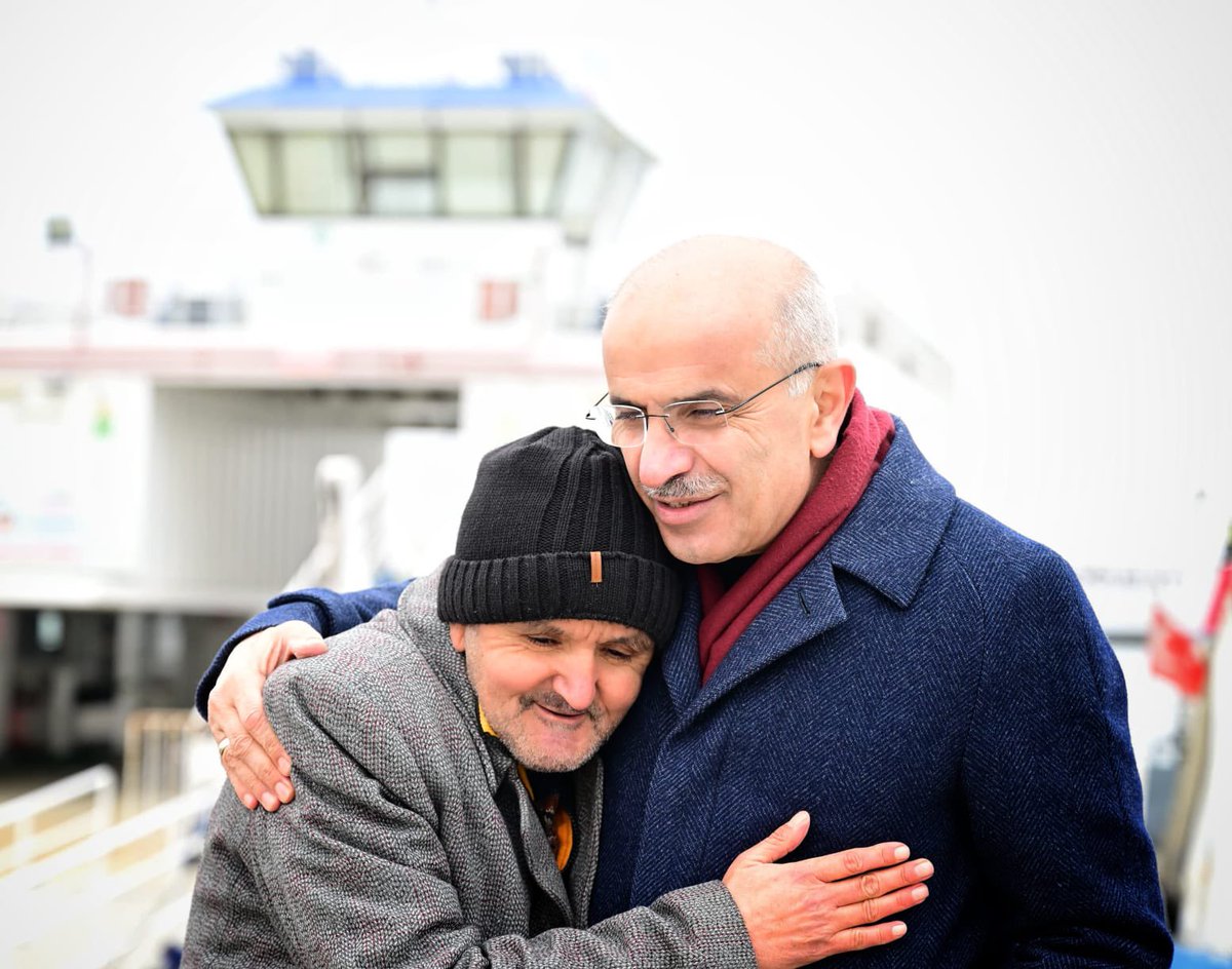 samiermbb's tweet photo. Bugün, Malatya-Baskil arasında sadece yolları değil, gönülleri de birleştiren Battalgazi Feribot İskelemizde incelemelerde bulunduk.

İncelemele sonrası hemşehrilerimizle hasbihal ettik.

Bazen bir tebessüm, bazen samimi bir dua insanın yüreğine dokunuyor. Bugün o dualar ve sıcak tebessümlerle yüreğimiz ısındı.

Teşekkürler...
