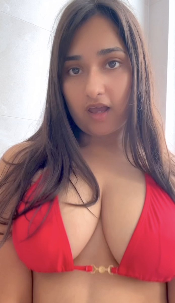 ARIAGROVER_'s tweet photo. Guess my B❤️❤️B  size 🍒 you can see it topless on my OF https://t.co/MpHjXrycz1 https://t.co/MUi62Xnsra