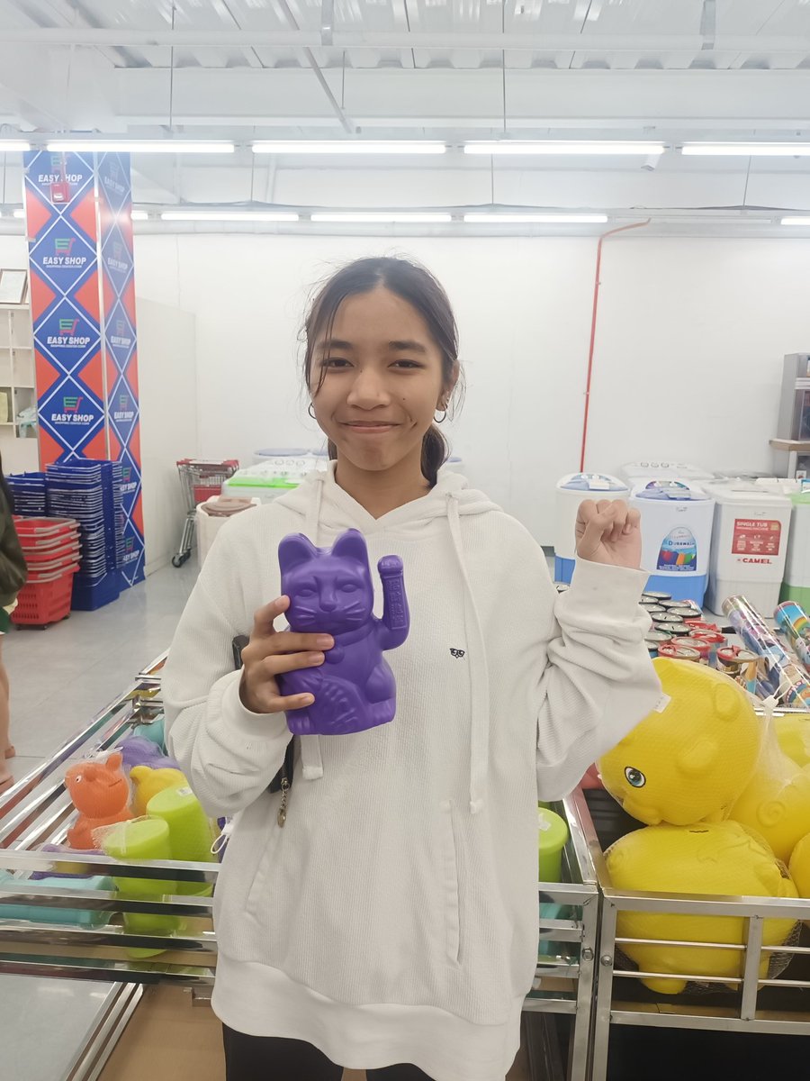 Jlms0420's tweet photo. My baby and her piggycat @spicybeansie https://t.co/NN66BvlA35
