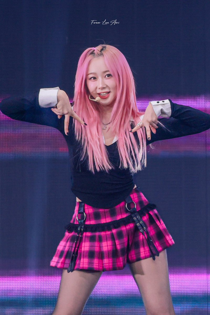 ForeverLoveAeri's tweet photo. 250111 
Attention Girls 😉

#GISELLE #지젤 #ジゼル
#aespa #æspa #에스파 https://t.co/9uc0wkmRAe