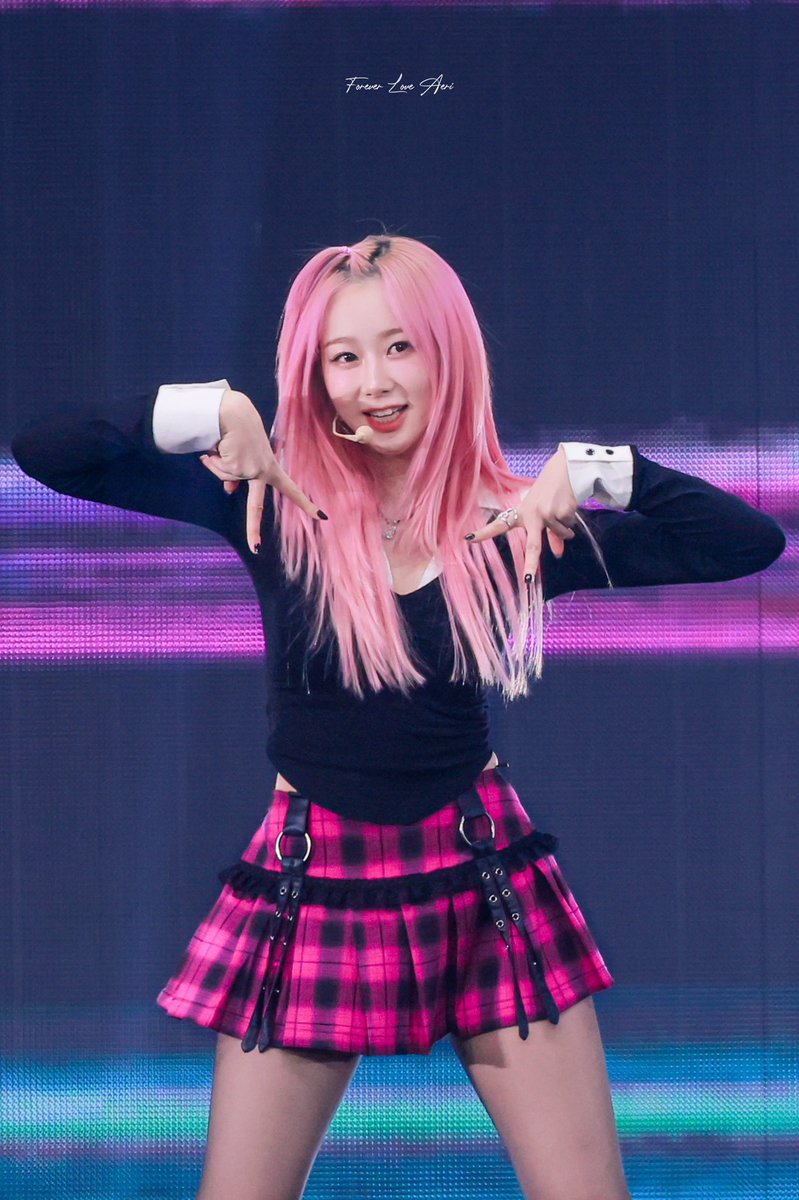 ForeverLoveAeri's tweet photo. 250111 
Attention Girls 😉

#GISELLE #지젤 #ジゼル
#aespa #æspa #에스파 https://t.co/9uc0wkmRAe