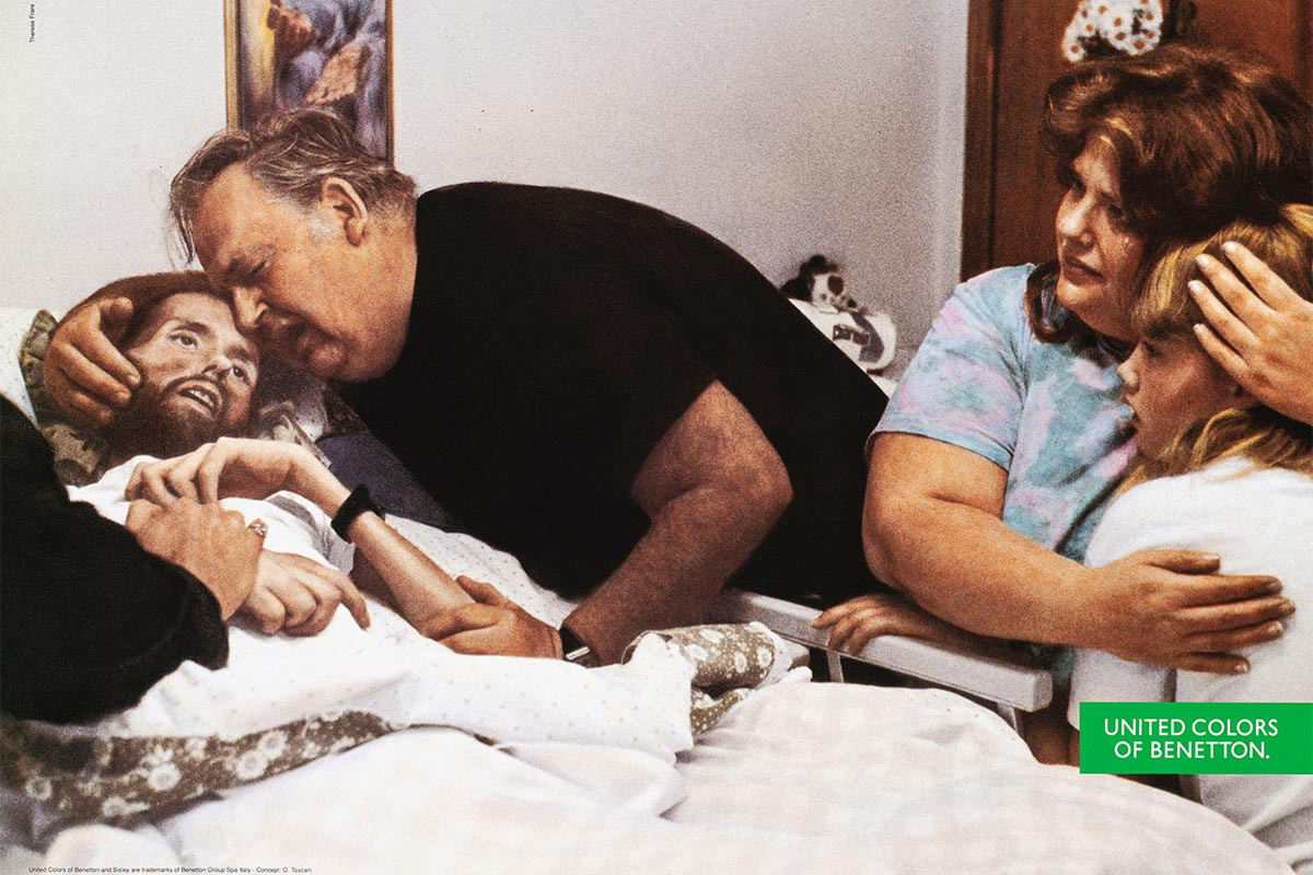 siderorea's tweet photo. Zemřel Oliviero Toscani.
Já jsem sice svět marketingu opustil, jak rychle to jen šlo, ale jeho vliv na mé estetické cítění nemůžu popřít. Jeho fotky a kampaně překračovaly hranice umění i aktivismu; a to v době, kdy tato témata rozhodně nebyla mainstreamem. https://t.co/SR2F43j8Wd