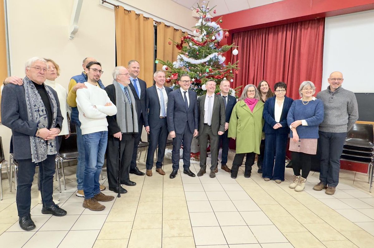 GrandArras's tweet photo. đDans le #GrandArras, les cĂ©rĂ©monies de voeux des communes se poursuivent
â
Ce week-end, @FLeturque s'est rendu à #Beaurains, Bailleul-sire-Berthoult, #Gavrelle, #Thélus et #Farbus
đ L'annĂ©e 2025 sera marquĂ©e par le vivre-ensemble https://t.co/wGPWVqaSPQ