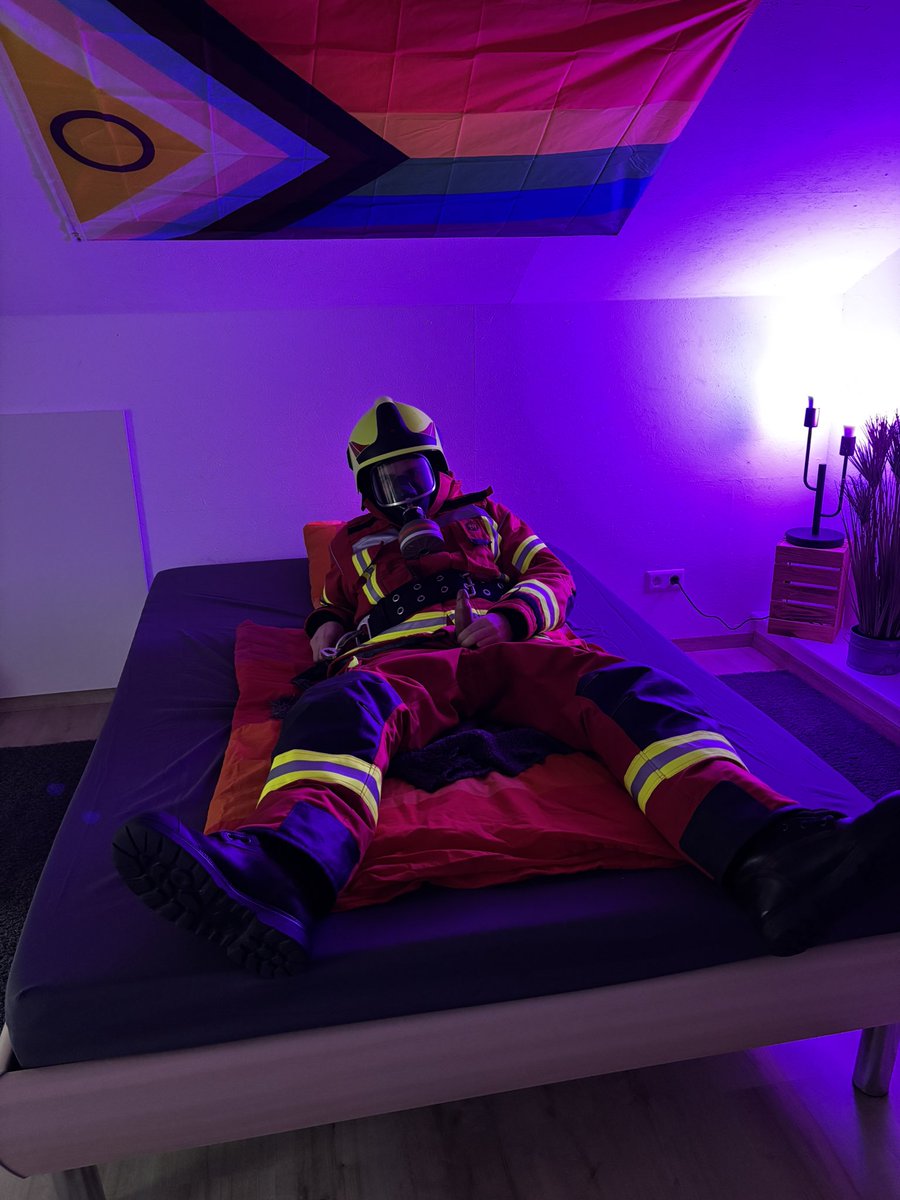 Geil in Feuerwehr Gear 🥵🔥🤤