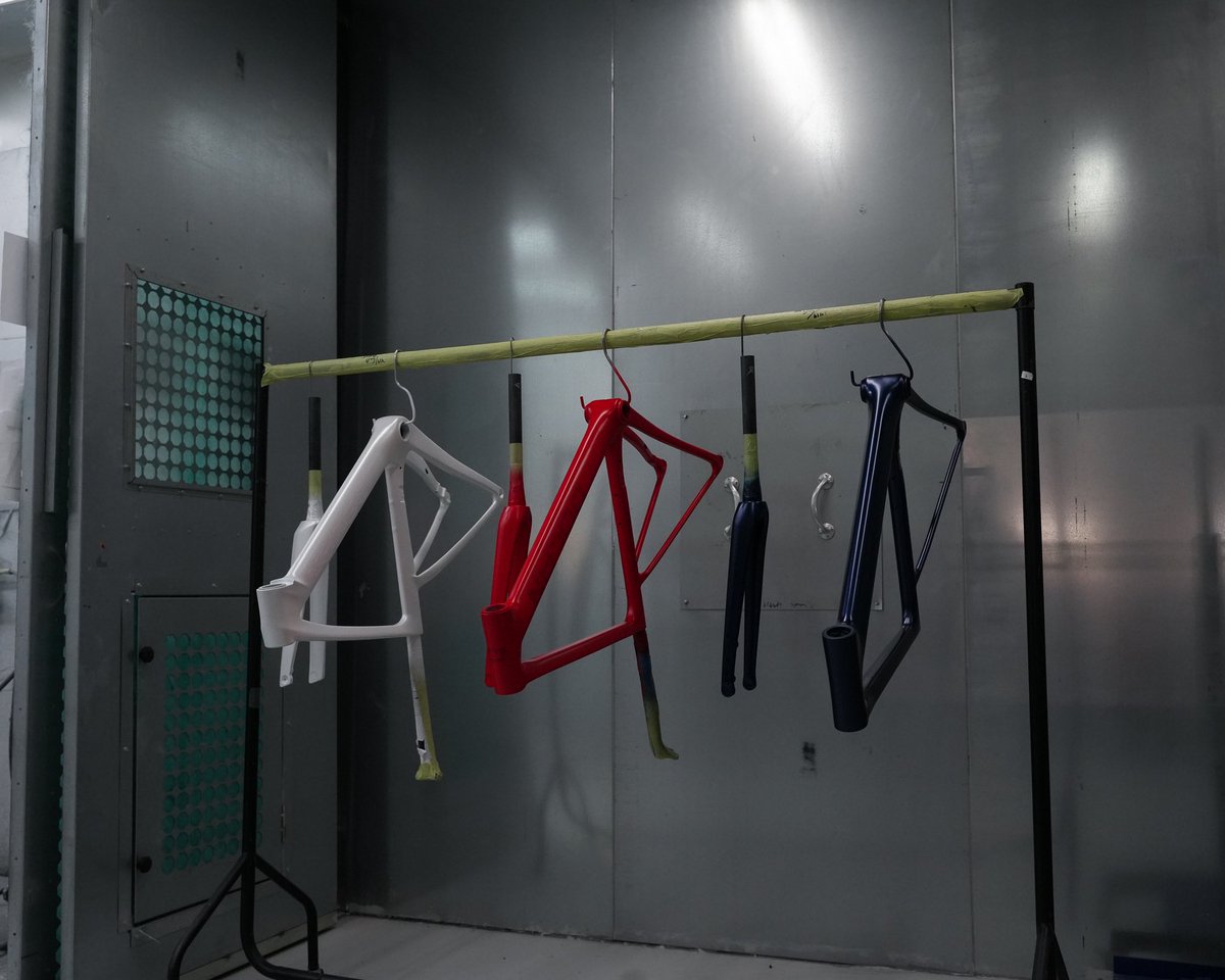Monday and we are back in the booth. Which colour would you pick? 🗣️
.
.
#cycling #cyclinglife #cyclist #cyclingphotos #cyclingpics #cyclingapparel #cyclinglifestyle #cyclingculture #cyclingstyle #bicycle #bicycles #bicycling #bicycleporn #cyclingporn #cyclingshot #cyclingpassion