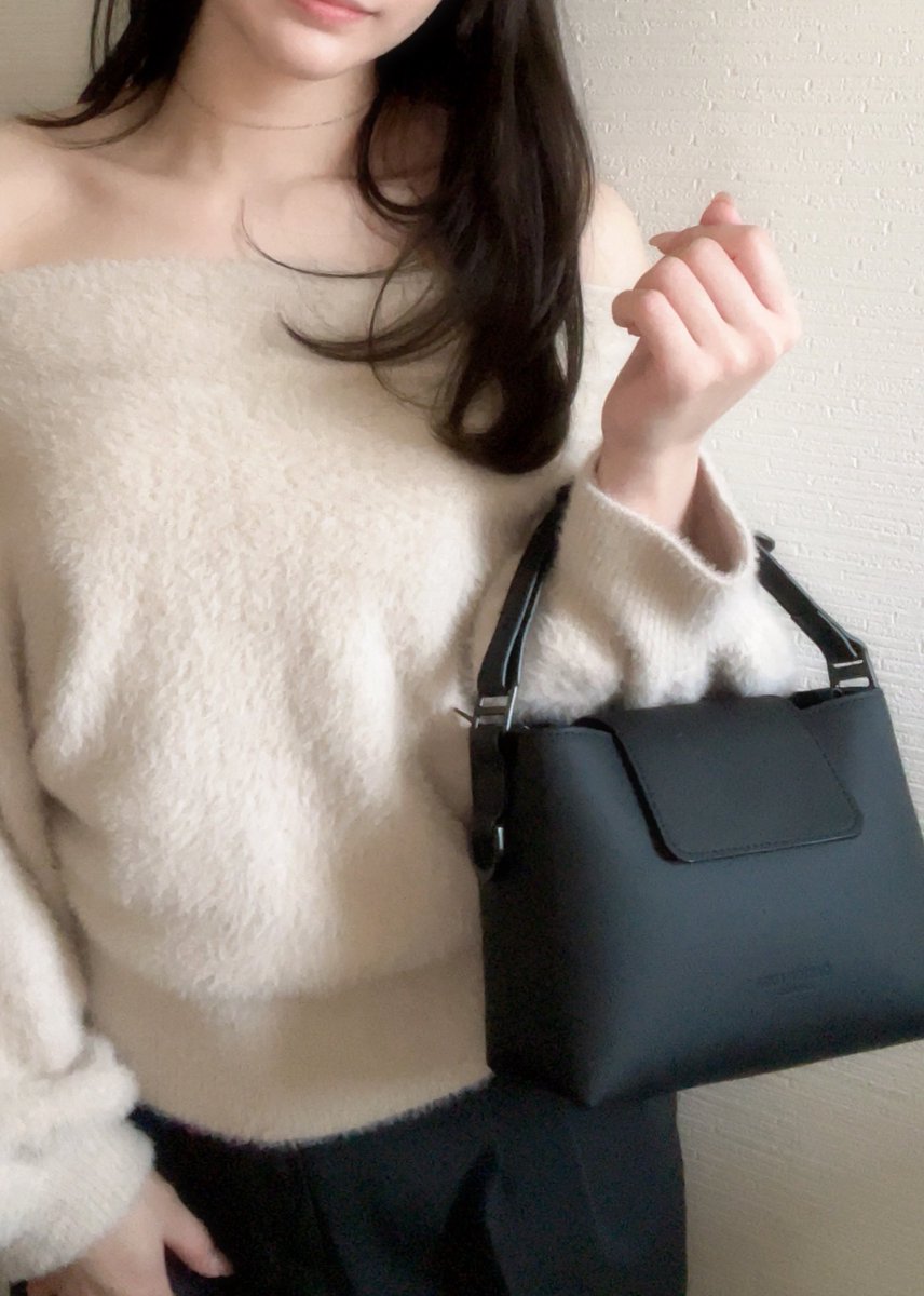 0221Lili's tweet photo. 𝗇𝖾𝗐 bag 💼︎ ̖́-
SPLÄSHINI 【black】
マットブラックでシンプルで上品な見た目がお気に入り🧡
ショルダーでもハンドバッグとしても使えるところがおすすめ!
15%オフコード:etoile2
#gastonluga #anywherewithgl #pr #bag #ootd https://t.co/67FBTWLNUC