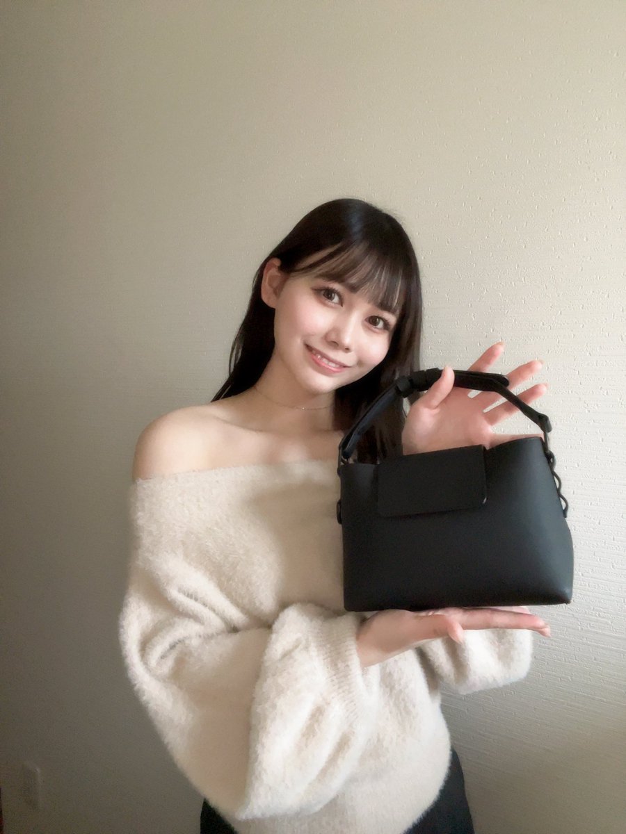 0221Lili's tweet photo. 𝗇𝖾𝗐 bag 💼︎ ̖́-
SPLÄSHINI 【black】
マットブラックでシンプルで上品な見た目がお気に入り🧡
ショルダーでもハンドバッグとしても使えるところがおすすめ!
15%オフコード:etoile2
#gastonluga #anywherewithgl #pr #bag #ootd https://t.co/67FBTWLNUC