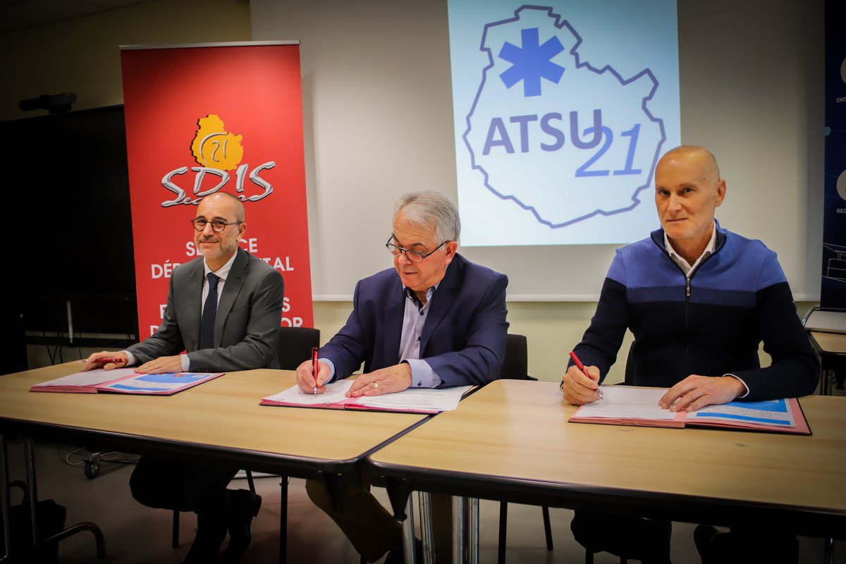Le SDIS 21, le CHU de Dijon et  l'Atsu 21 ont signé une convention visant à organiser les secours d'urgence, l'aide médicale  d'urgence ainsi que les transports sanitaires urgents en Côte-d'Or et d'établir les modalités  de coopération au bénéfice de la population.