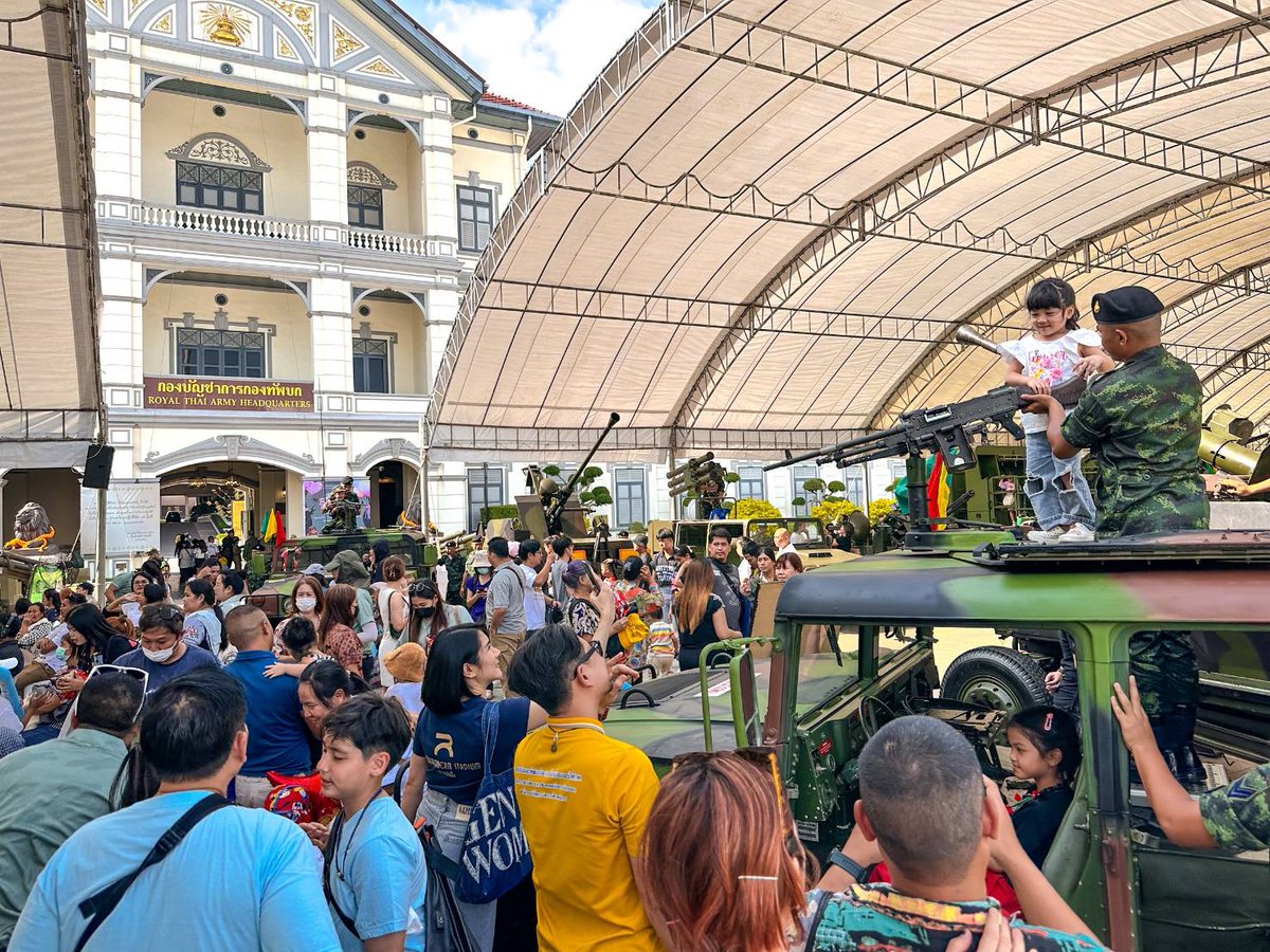 1CavSdrn's tweet photo. 1.รยบ.1 1/4ตัน ฮัมวี่
ณ กองบัญชาการกองทัพบก เขตพระนคร กทม.
2.รยบ.1 1/4ตัน ฮัมวี่
ณ กองบัญชาการกองทัพไทย เขตหลักสี่ กทม.

#กองร้อยทหารม้าลาดตระเวนที่1
#กองพลที่1รักษาพระองค์
#กองทัพภาคที่1
#กองทัพบก
#กองบัญชาการกองทัพไทย https://t.co/teHszV5vDn