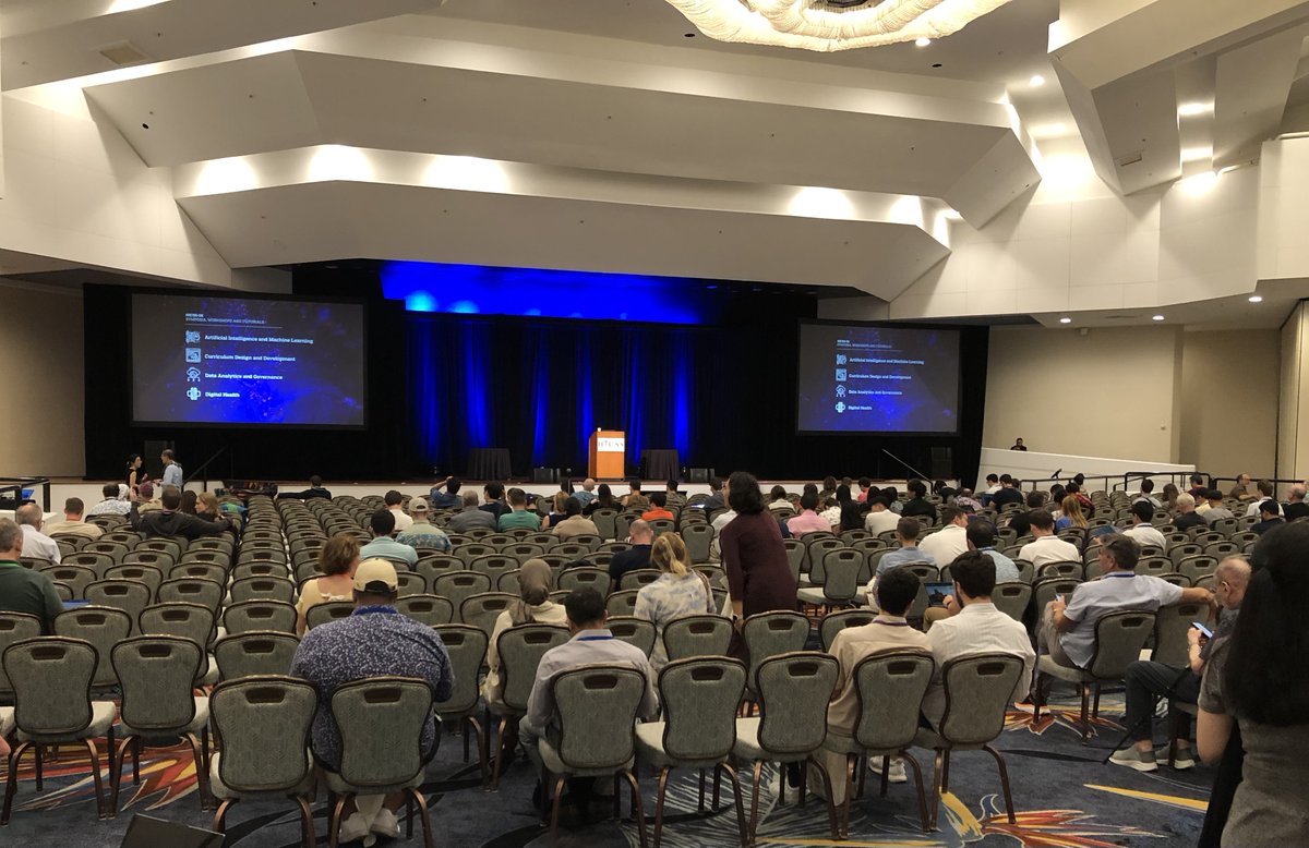 sk2977's tweet photo. HICSS-58 was a diverse and large-scale international conference on system sciences. I presented a paper on the technological relationship between conventional Internet networks and data center interconnection networks in the ‘Internet and the Digital Economy’ research track. https://t.co/rByE2hZBBr