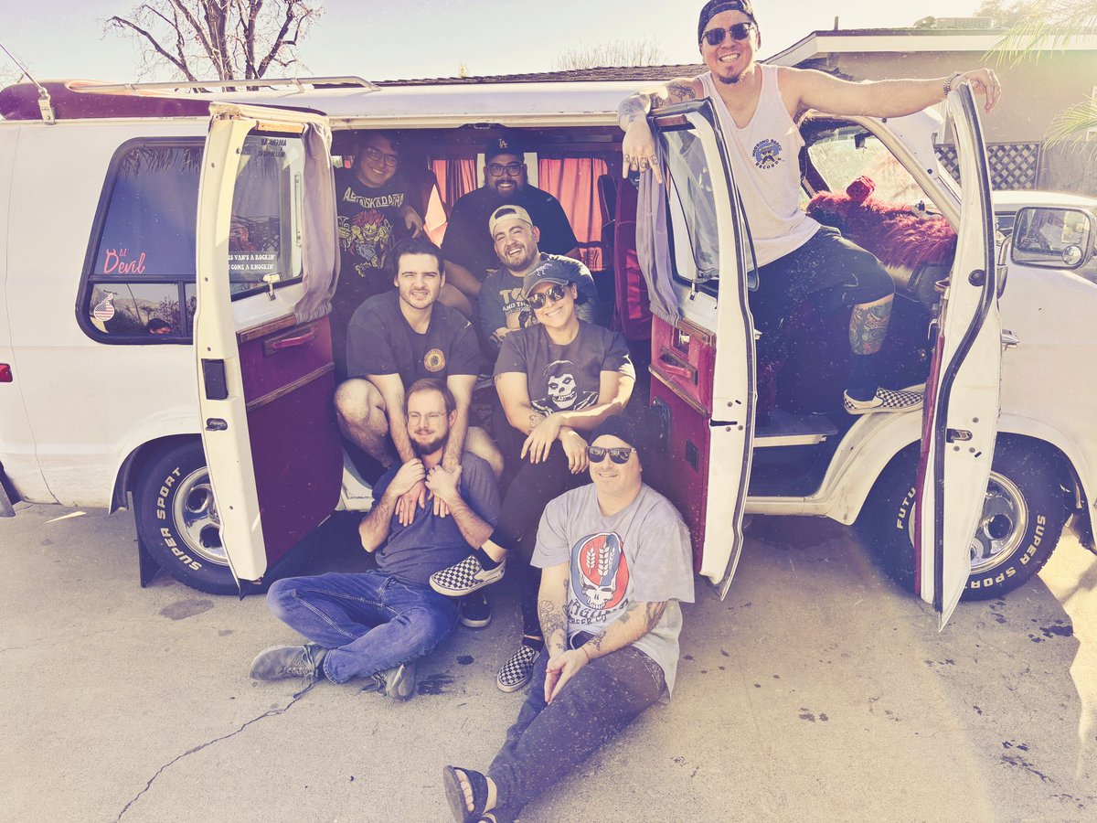 A million likes and we’ll do a US tour in this van 🐾 #ska #rock #reggae #punk #hiphop #psychadelic #theruffolos