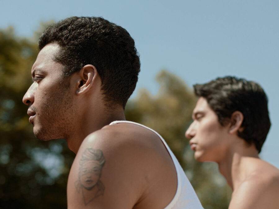 queerscreen.fr/content/deux-p…

TWO AMONGS MANY
Julián Hernández
now availabe on QueerScreen