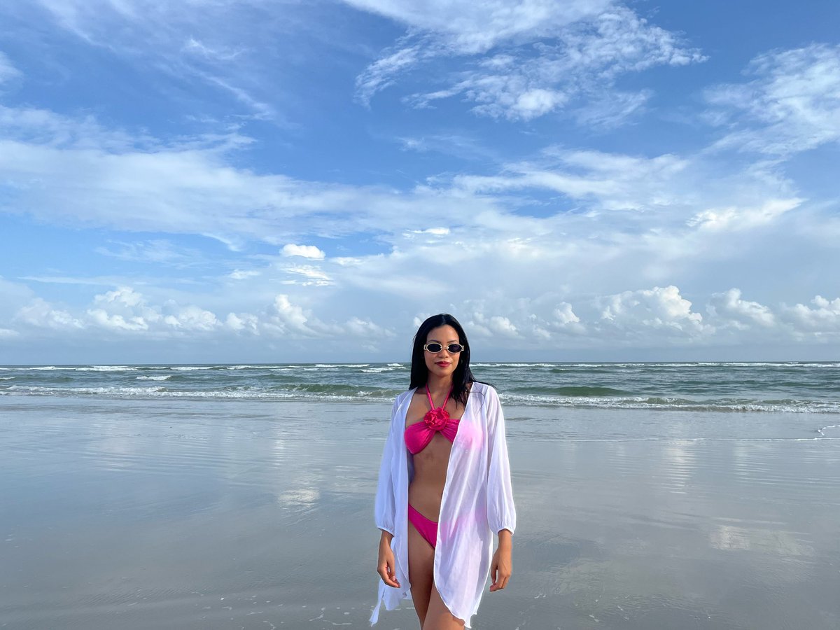 LariBerdara's tweet photo. Na minha skin praiana 💛 https://t.co/bSgctPGraN