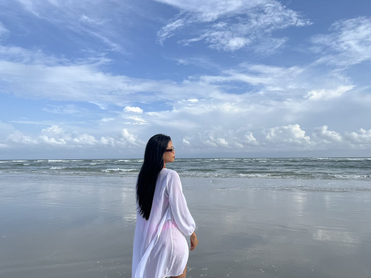 LariBerdara's tweet photo. Na minha skin praiana 💛 https://t.co/bSgctPGraN