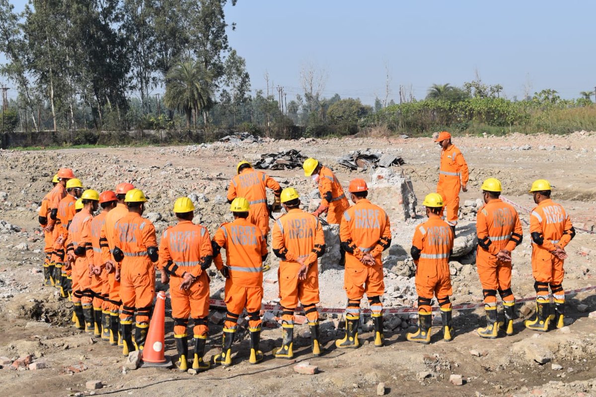 15bnNdrf's tweet photo. "When prepration meets action, lives are saved"
#ndrf #MorningVibes #Fitnessfirst #Strengthandeffeciency #endurance #Rescuetraining #technicalskills #trainingforexcellience
@NDRFHQ
@ndmaindia
@ANI
@PIB_India
@AHindinews https://t.co/5HjQyo2FgT