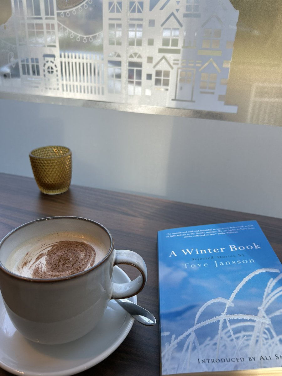 JenlimestoneJen's tweet photo. Currently reading. 📚
Leeds little cafe. #tovejansson #books https://t.co/Wc07NCRgaZ