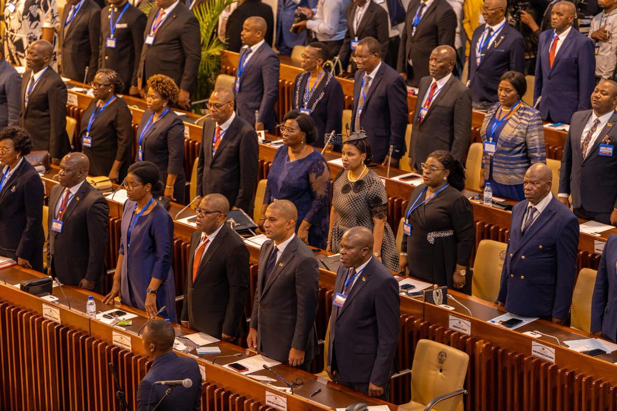 EduardoTov35109's tweet photo. Contra os inimigos do Desenvolvimento e da Estabilidade de Moçambique 🇲🇿, a Soberania Mocambicana vence e ja temos um novo Parlamento formado.

Saudações  Revolucionárias https://t.co/wgLpSQPADe