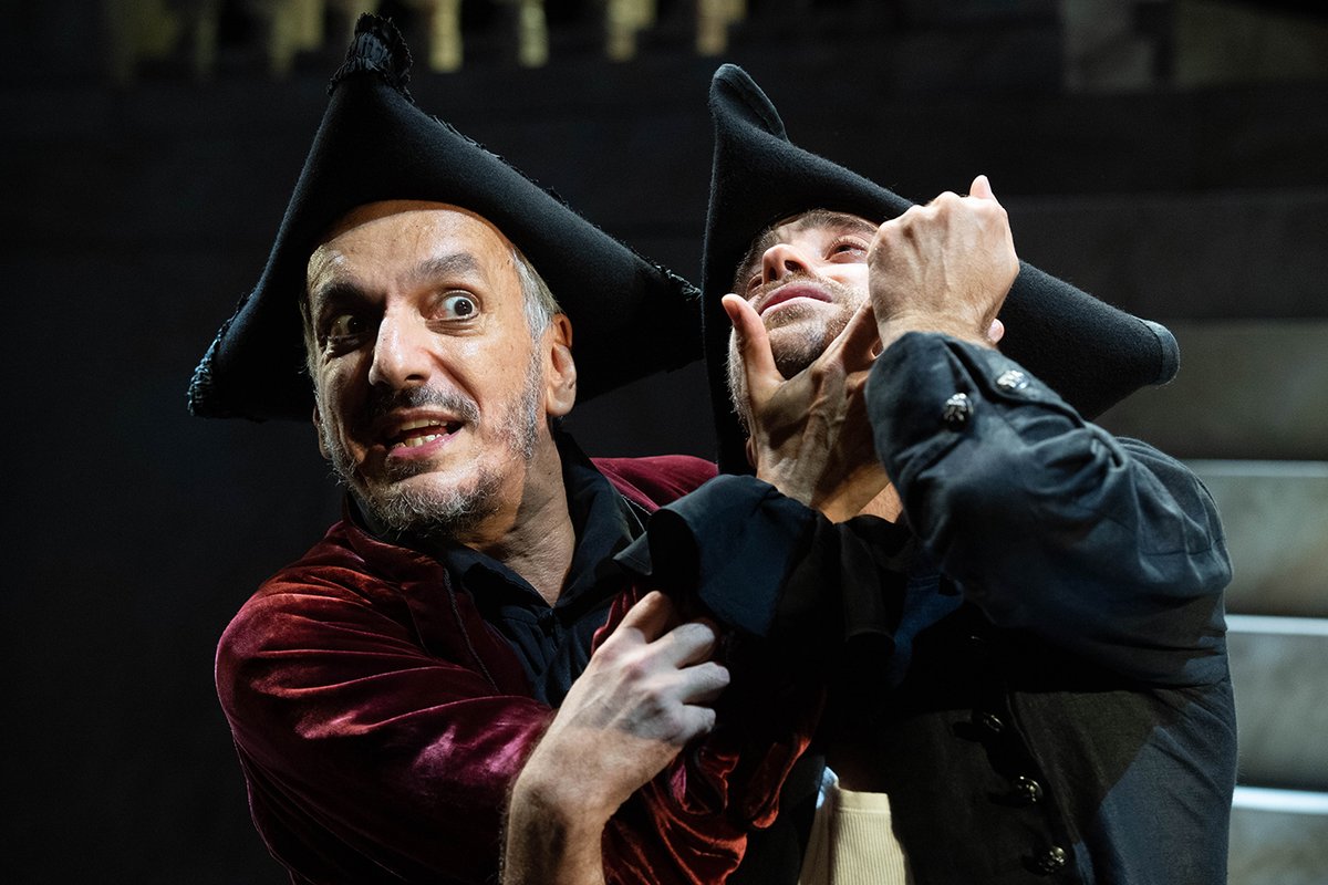 genovamorethanthis (@genovaeventi) on Twitter photo Il <a href="/teatrodigenova/">Teatro Nazionale di Genova</a> vi aspetta con il "Don Giovanni".
Dal 14 al 19 gennaio 2025, non perdere quest'opera che mescola comicità, poesia e tragedia. Con la regia di Arturo Cirillo, questa storia senza tempo esplora il seduttore per eccellenza.
visitgenoa.it/it/don-giovanni Il <a href="/teatrodigenova/">Teatro Nazionale di Genova</a> vi aspetta con il "Don Giovanni".
Dal 14 al 19 gennaio 2025, non perdere quest'opera che mescola comicità, poesia e tragedia. Con la regia di Arturo Cirillo, questa storia senza tempo esplora il seduttore per eccellenza.
visitgenoa.it/it/don-giovanni