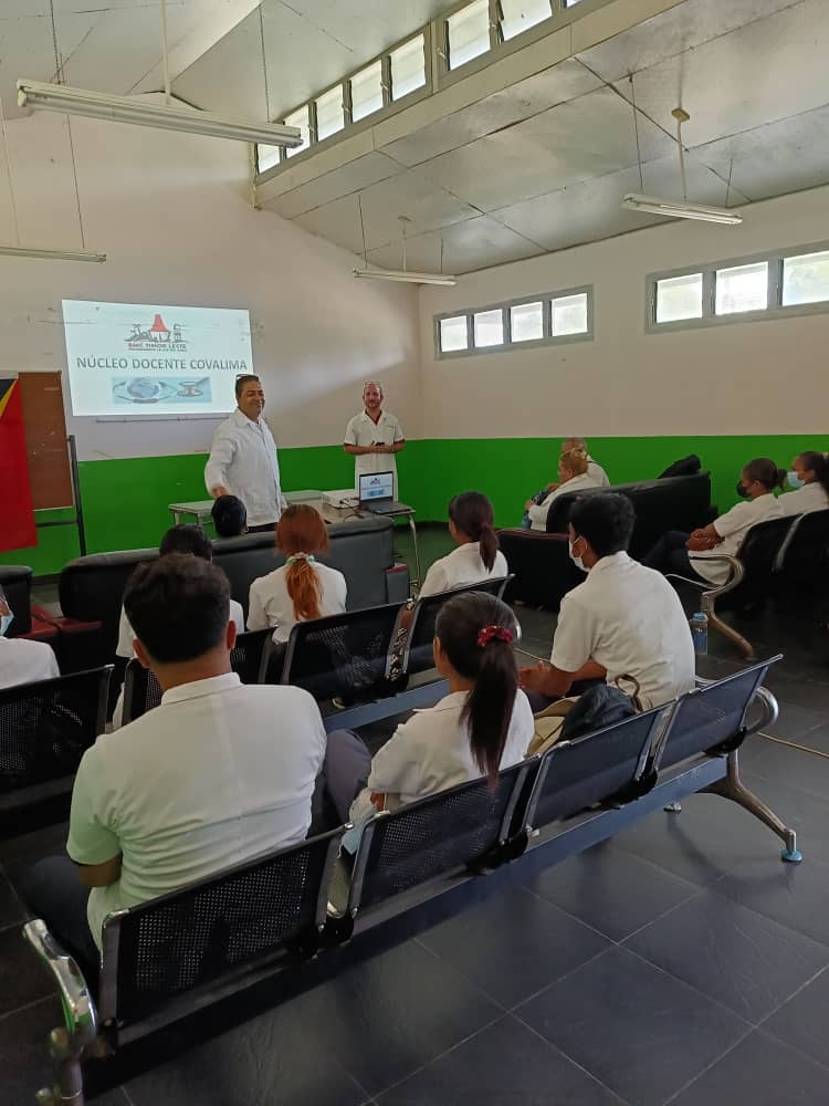 Dr. Lázaro Sergio Alvarez Mesa Coordinador Docente Interino del Núcleo Docente Covalima realiza la apertura oficial del internado rotatorio y presenta a los futuros galenos el claustro de profesores que compartirán el camino por la conquista del futuro para el pueblo hermano 🇹🇱