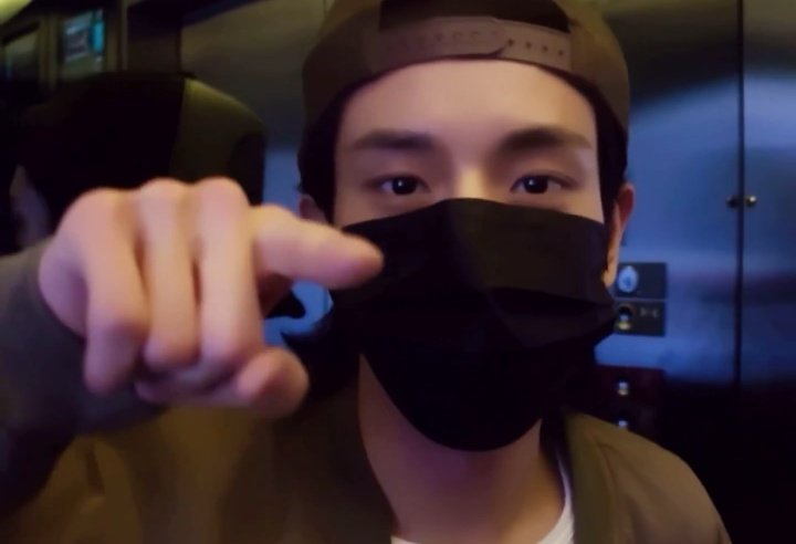 PUPPYJ4KEY's tweet photo. pretty boy with such pretty eyes https://t.co/4DUVz0PDvn
