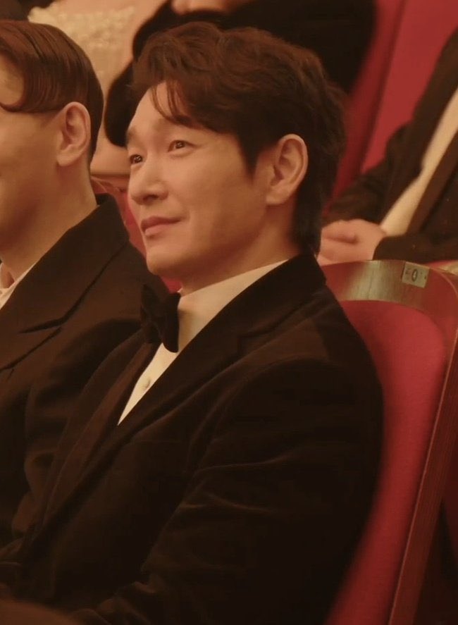 gomgom__za's tweet photo. 얼굴이말도안돼 https://t.co/kviF91pmGu
