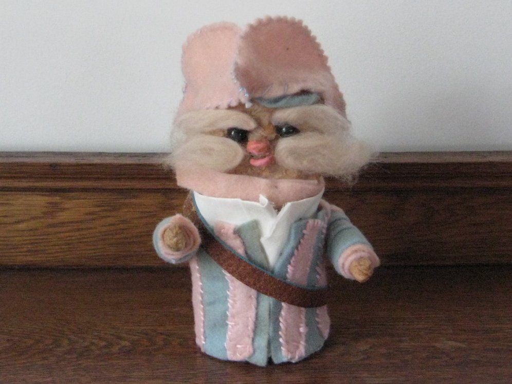 HistoryBookBear's tweet image. Happy Monday! We hope this finds you well. This little fellow is one of my latest creations - #plasticfree, made from #recycled materials - they will be starring in some new resources very soon!  #puppetmaking #storytelling #costumemaking #childhoodlastsalifetime #miniatureworld